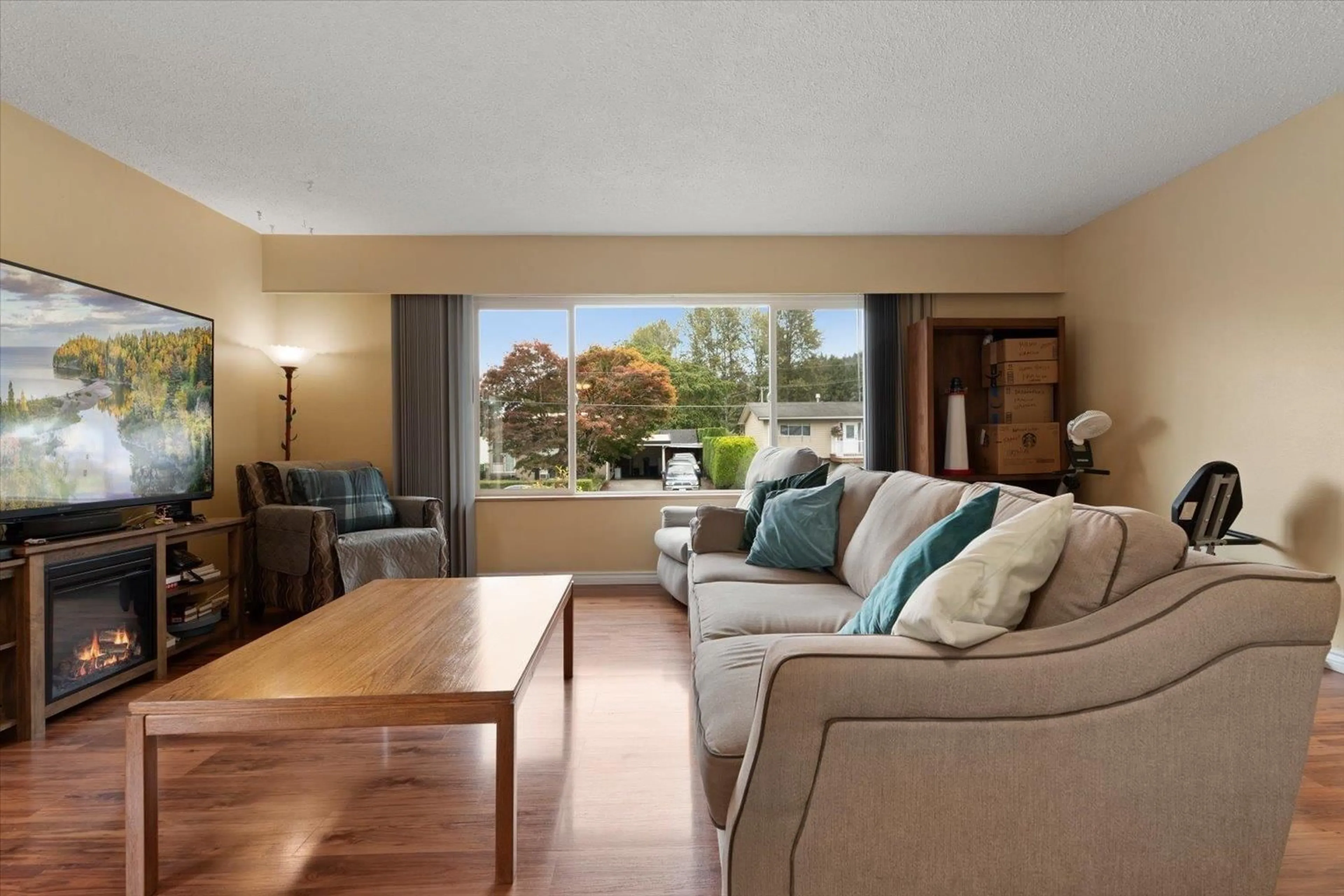 Living room with furniture, unknown for 10151 WEDGEWOOD DRIVE, Chilliwack British Columbia V2P6C1
