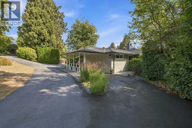 1103 CLOVERLEY STREET, North Vancouver 2