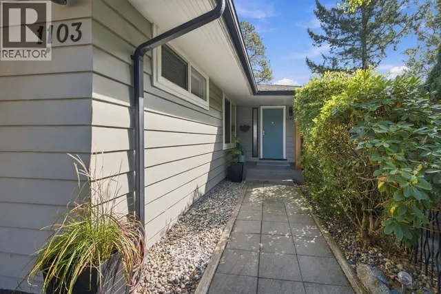 1103 CLOVERLEY STREET, North Vancouver 4