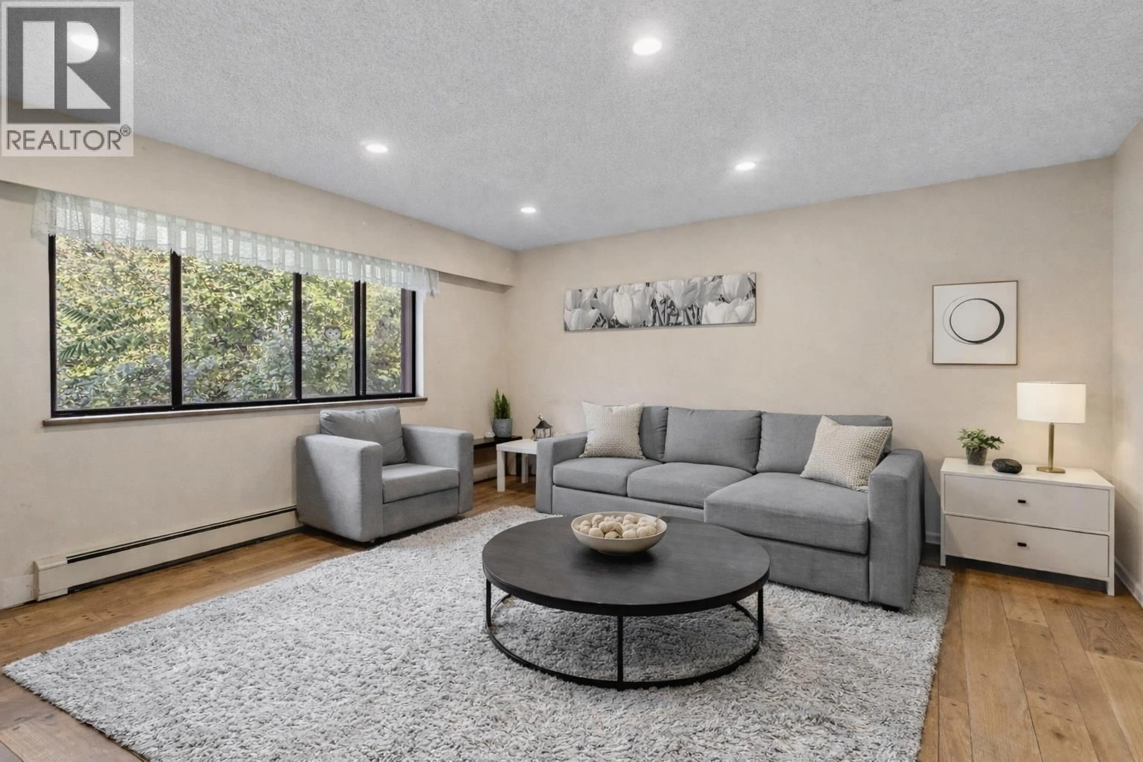 Living room with furniture, unknown for 3278 COY AVENUE, Coquitlam British Columbia V3E3H3