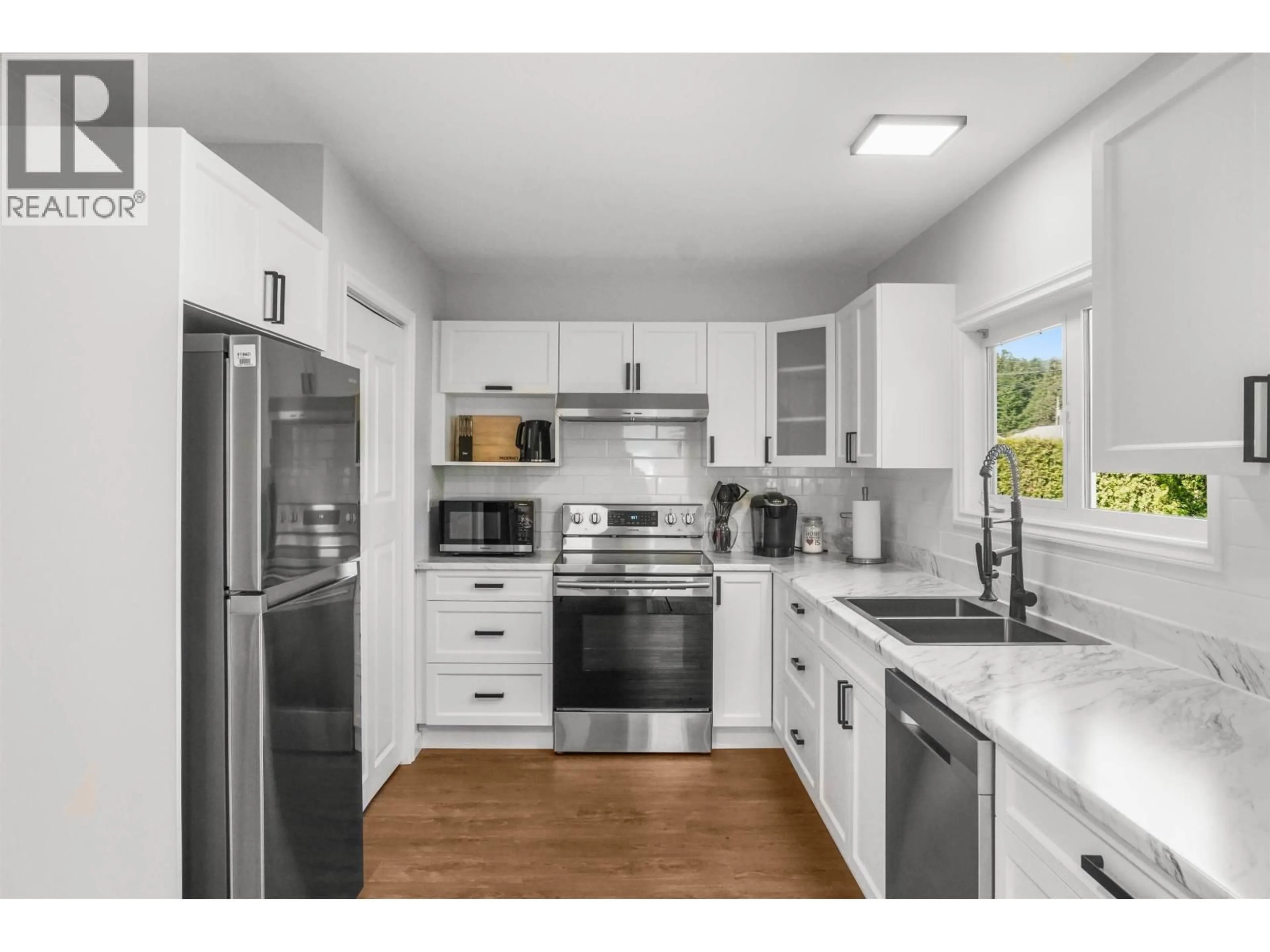 Open concept kitchen, unknown for 10 SKEENA STREET, Kitimat British Columbia V8C1Y9