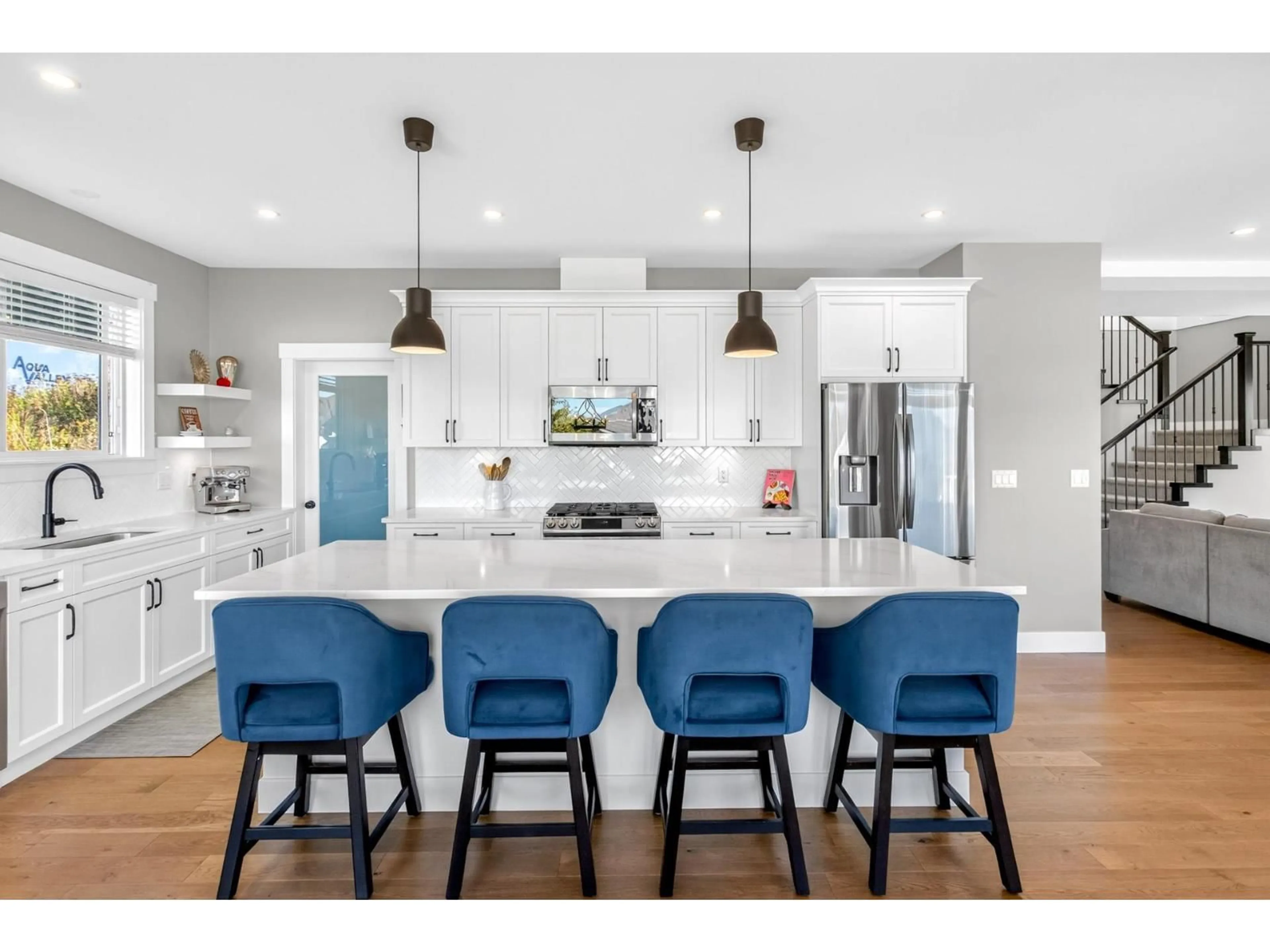 Open concept kitchen, unknown for 51067 COLERAINE AVENUE, Chilliwack British Columbia V4Z0C1