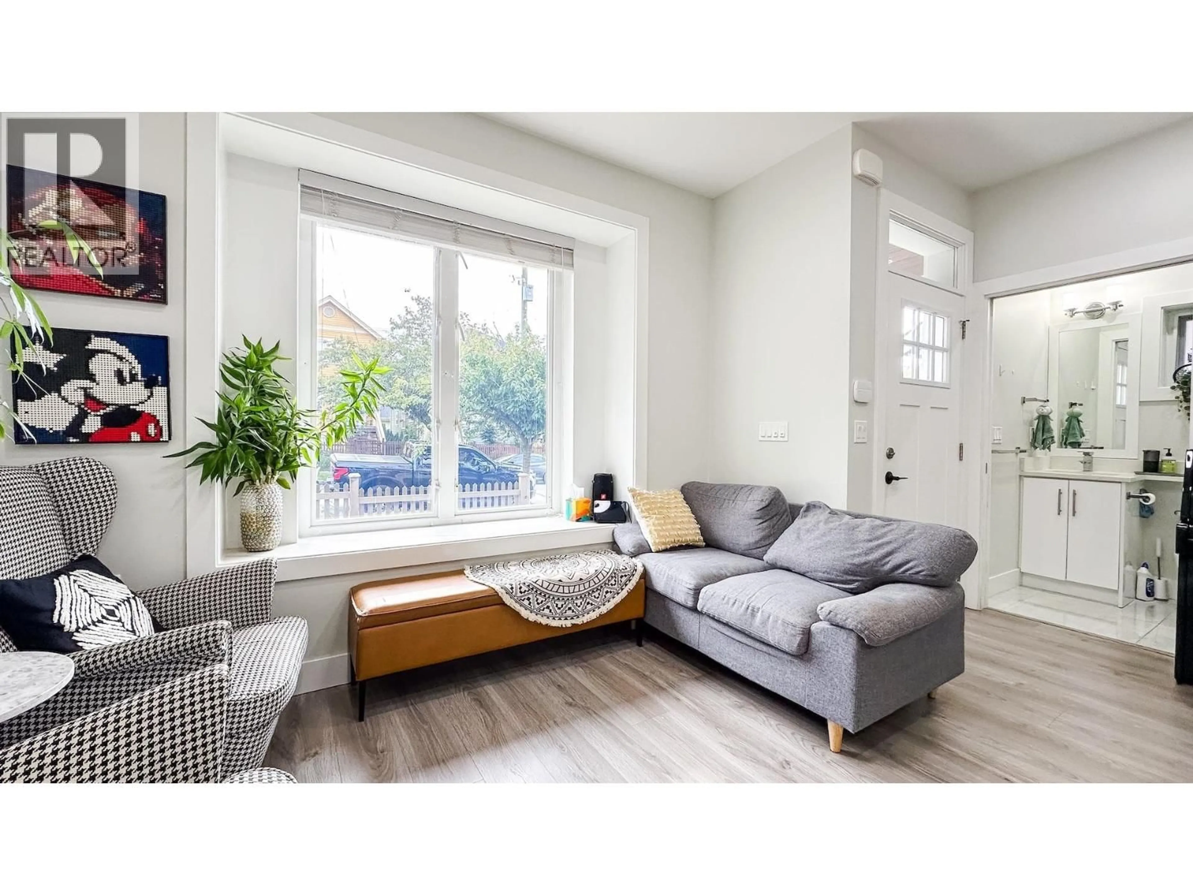 Living room with furniture, wood/laminate floor for 4985 MOSS STREET, Vancouver British Columbia V5R3T5