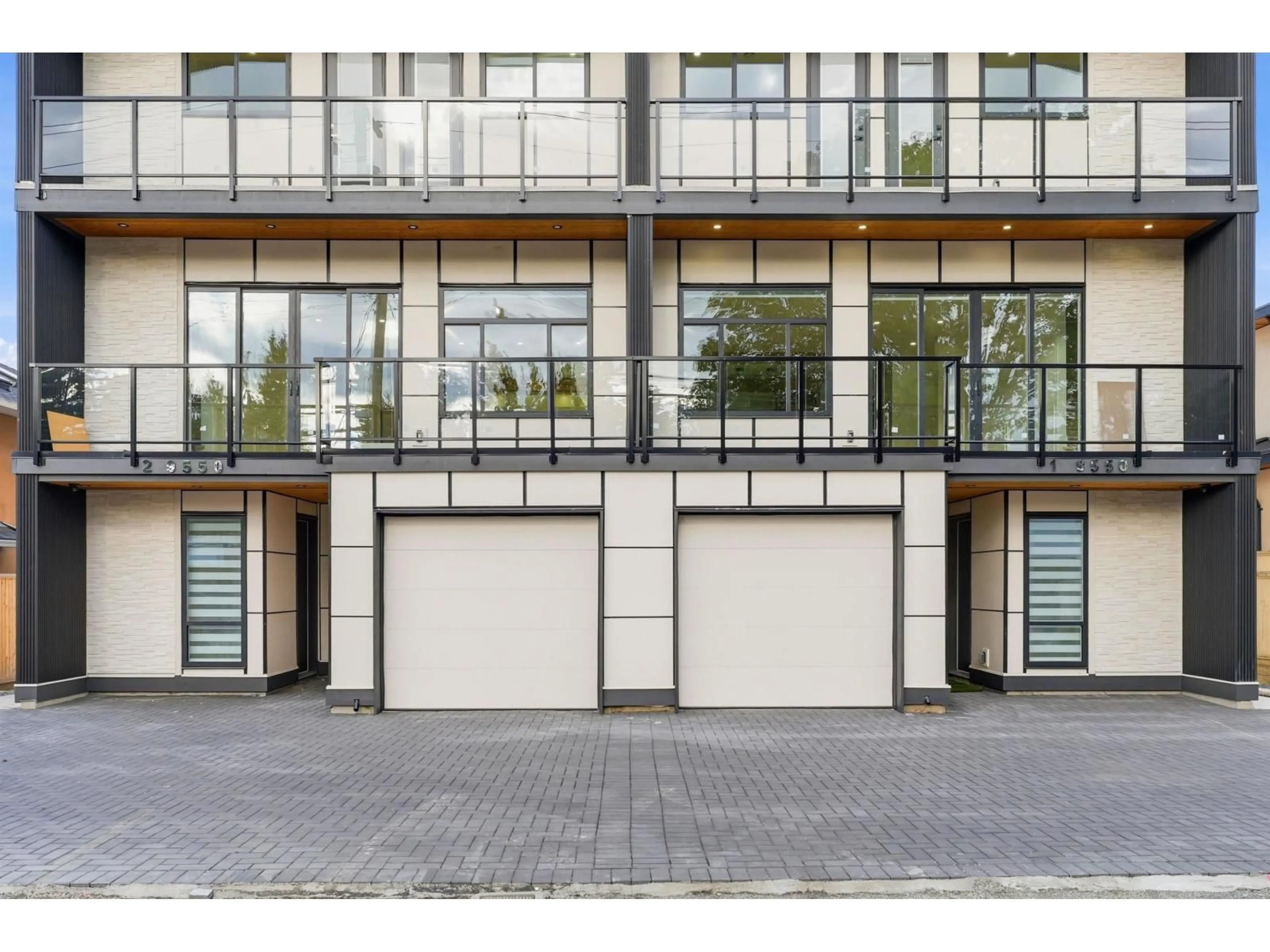 Unknown for 2 - 9550 126 STREET, Surrey British Columbia V3V5C8