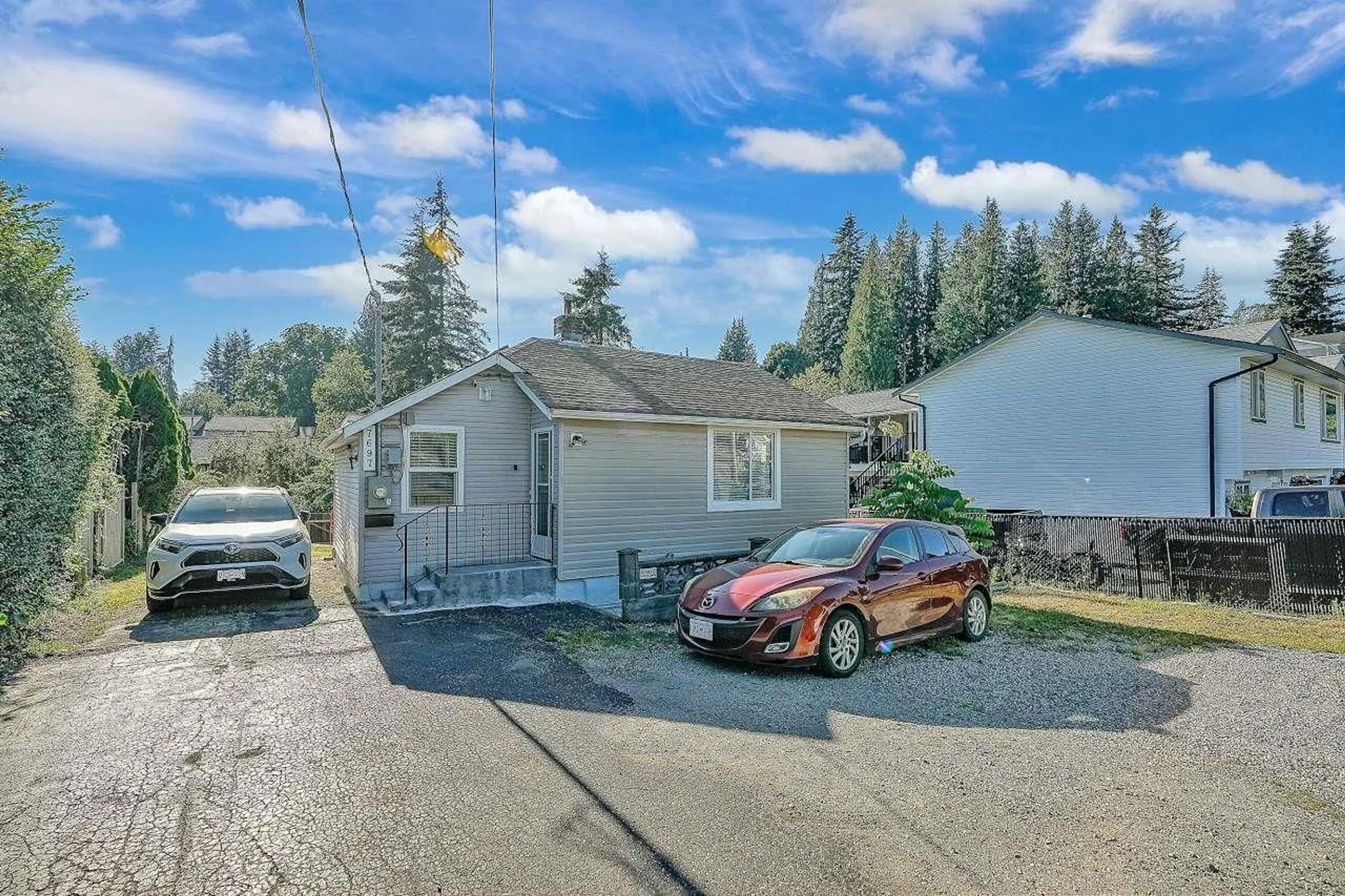 A pic from outside/outdoor area/front of a property/back of a property/a pic from drone, street for 7697 CEDAR STREET, Mission British Columbia V2V3M6