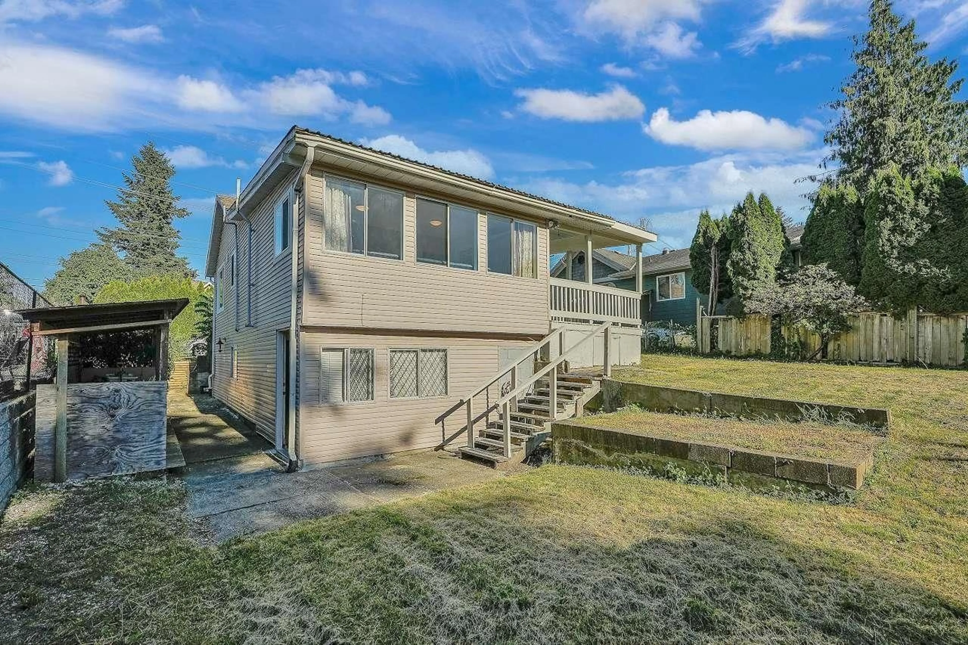 A pic from outside/outdoor area/front of a property/back of a property/a pic from drone, unknown for 7697 CEDAR STREET, Mission British Columbia V2V3M6