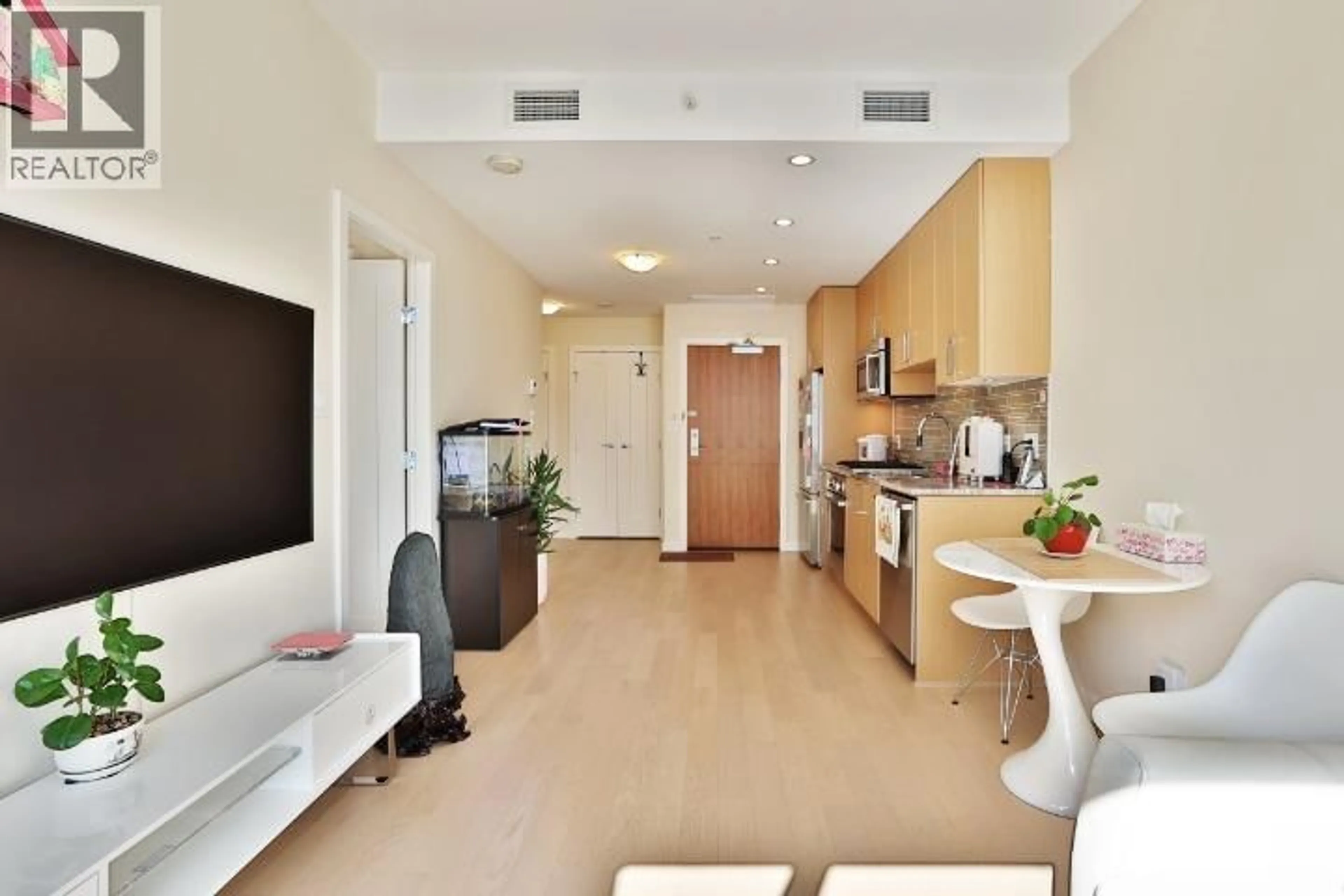 Standard kitchen, unknown for 1011 - 38 1ST AVENUE, Vancouver British Columbia V5Y0K3
