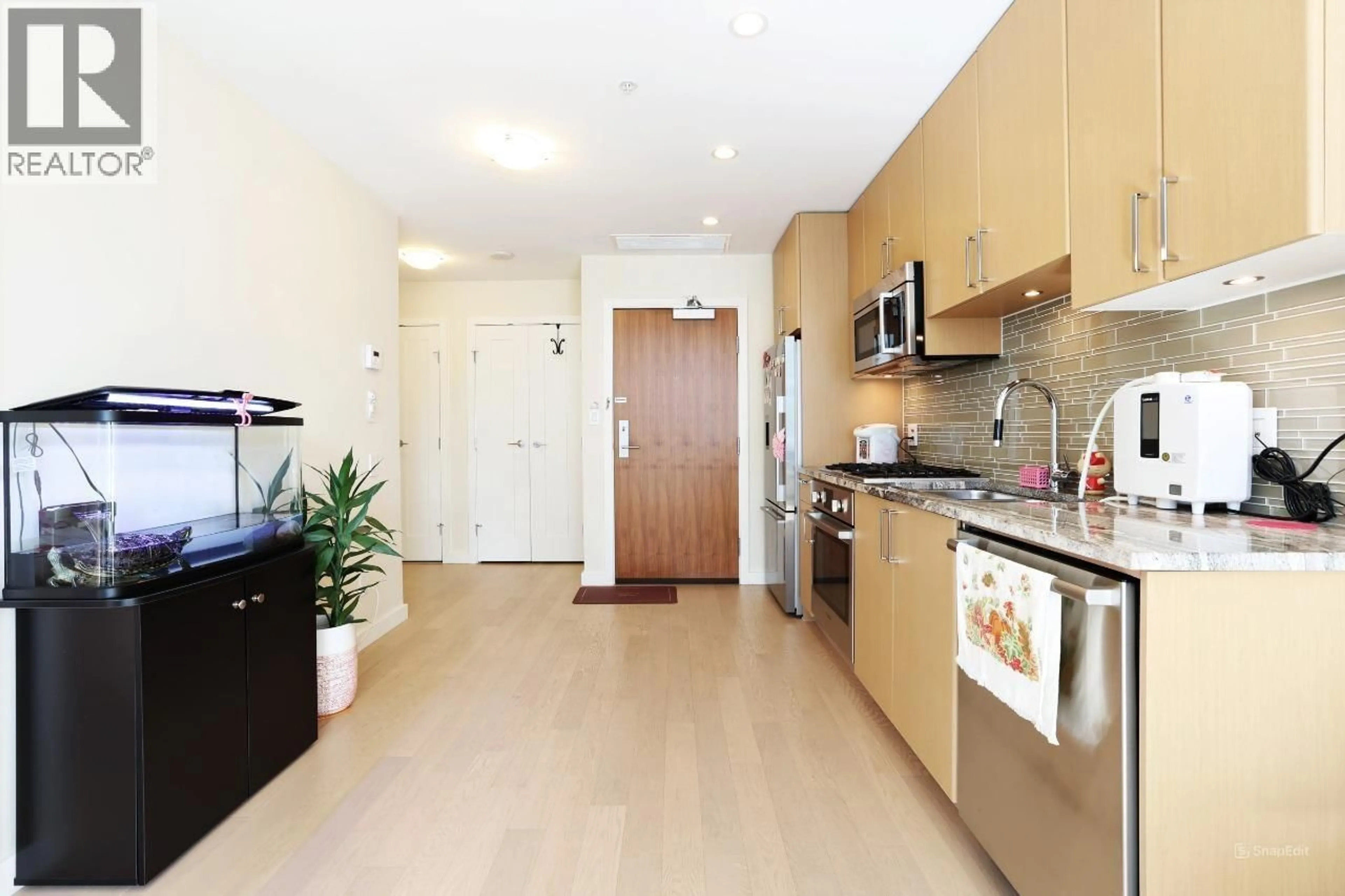 Standard kitchen, unknown for 1011 - 38 1ST AVENUE, Vancouver British Columbia V5Y0K3