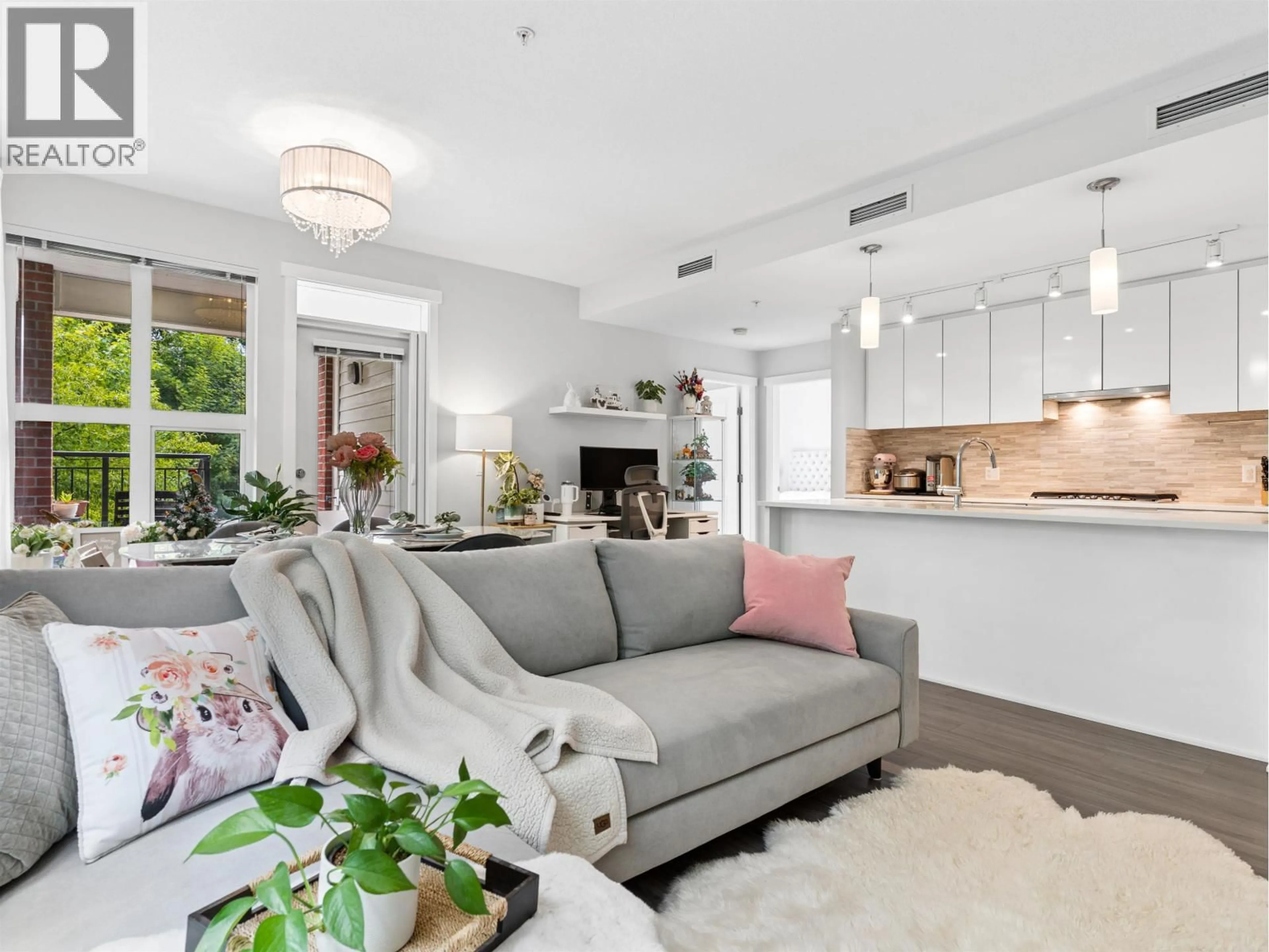 Living room with furniture, unknown for 133 - 9551 ALEXANDRA ROAD, Richmond British Columbia V6X0S6