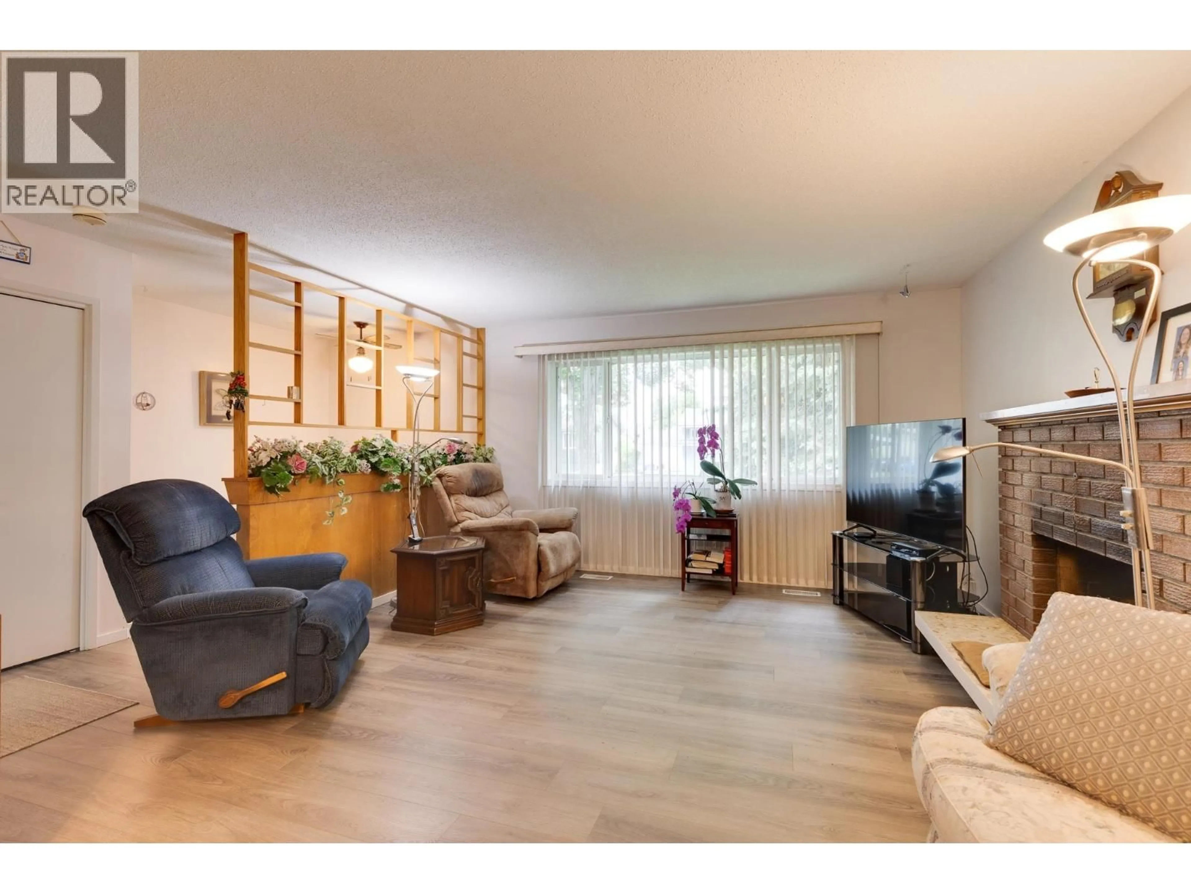 Living room with furniture, wood/laminate floor for 132 MCKENZIE AVENUE, Prince George British Columbia V2L4N4