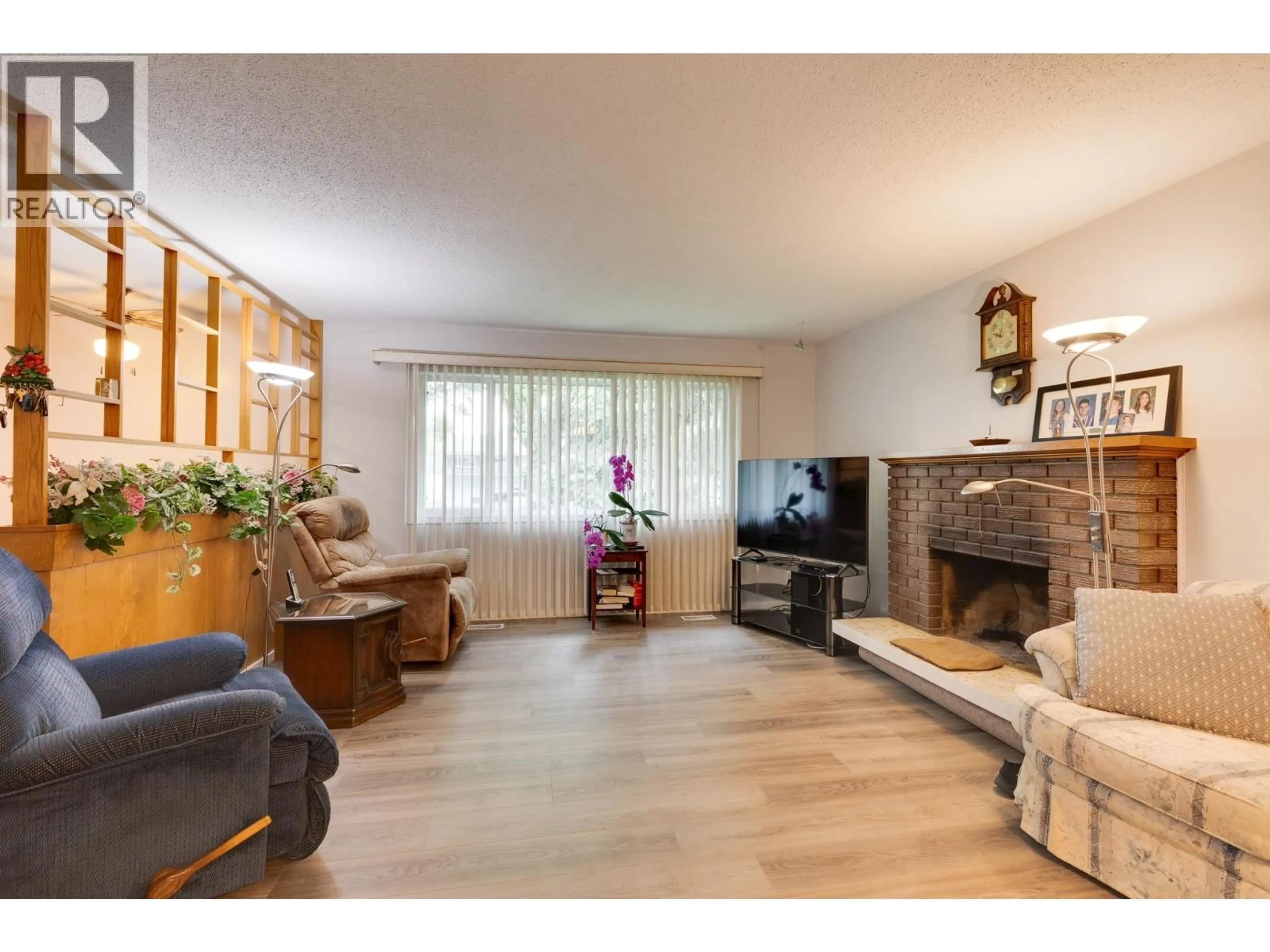Living room with furniture, wood/laminate floor for 132 MCKENZIE AVENUE, Prince George British Columbia V2L4N4