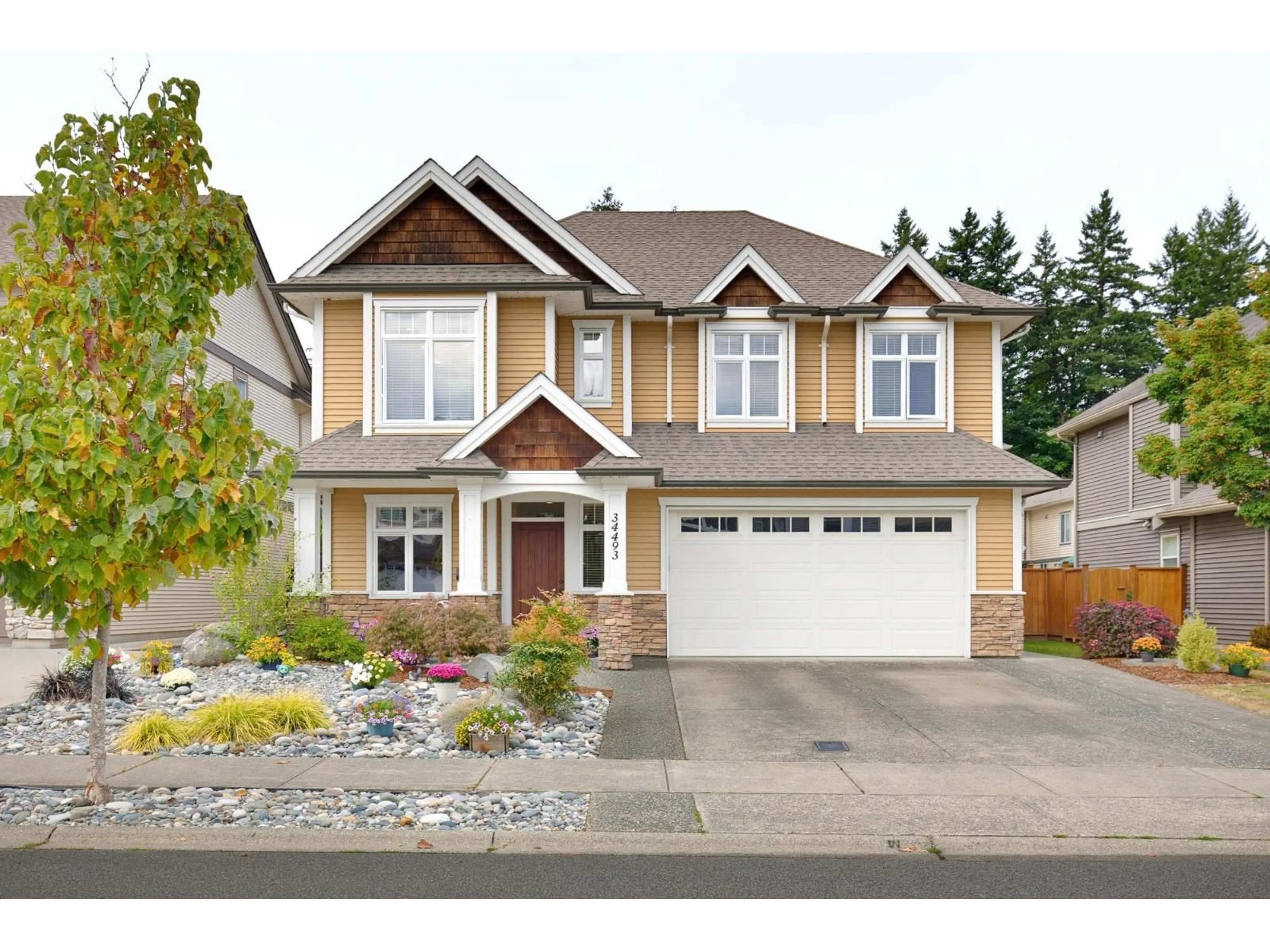 Home with vinyl exterior material, street for 34493 MARCLIFFE PLACE, Abbotsford British Columbia V2S0B4