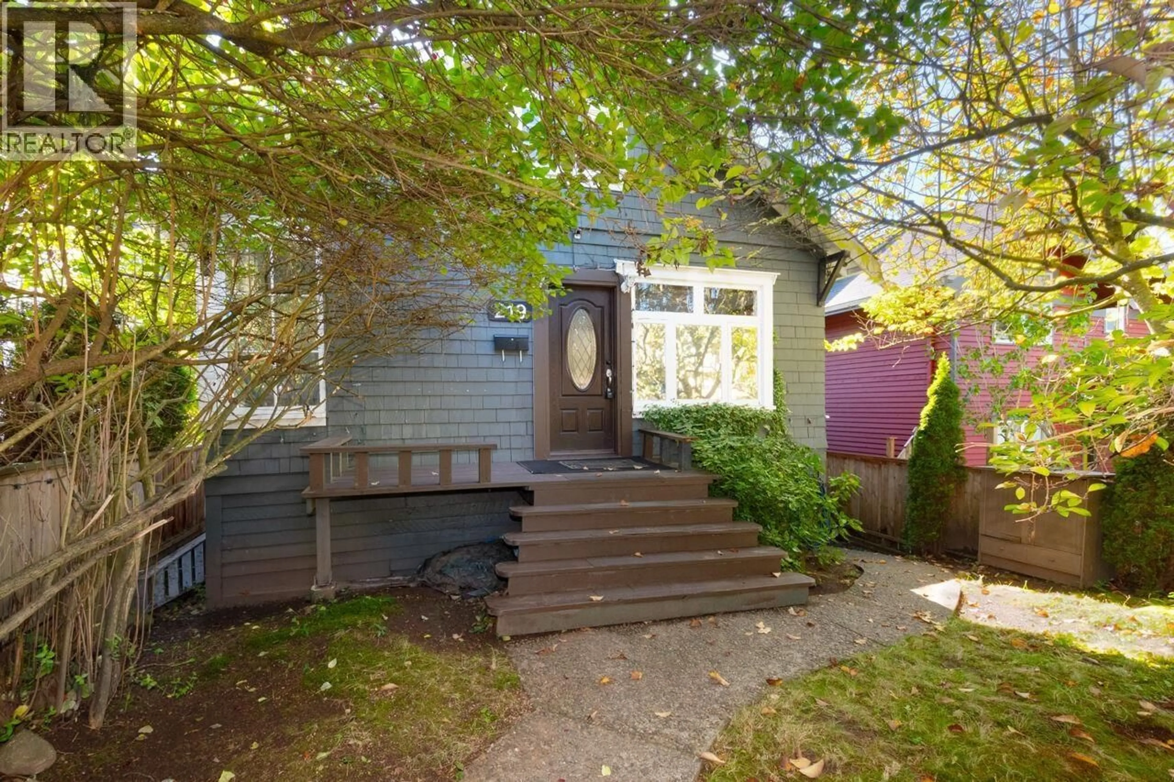 Unknown for 219 29TH STREET, North Vancouver British Columbia V7N1C8