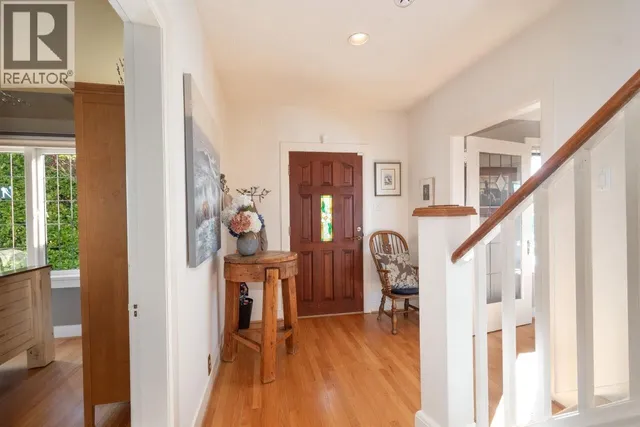 1104 ESQUIMALT AVENUE, West Vancouver 3