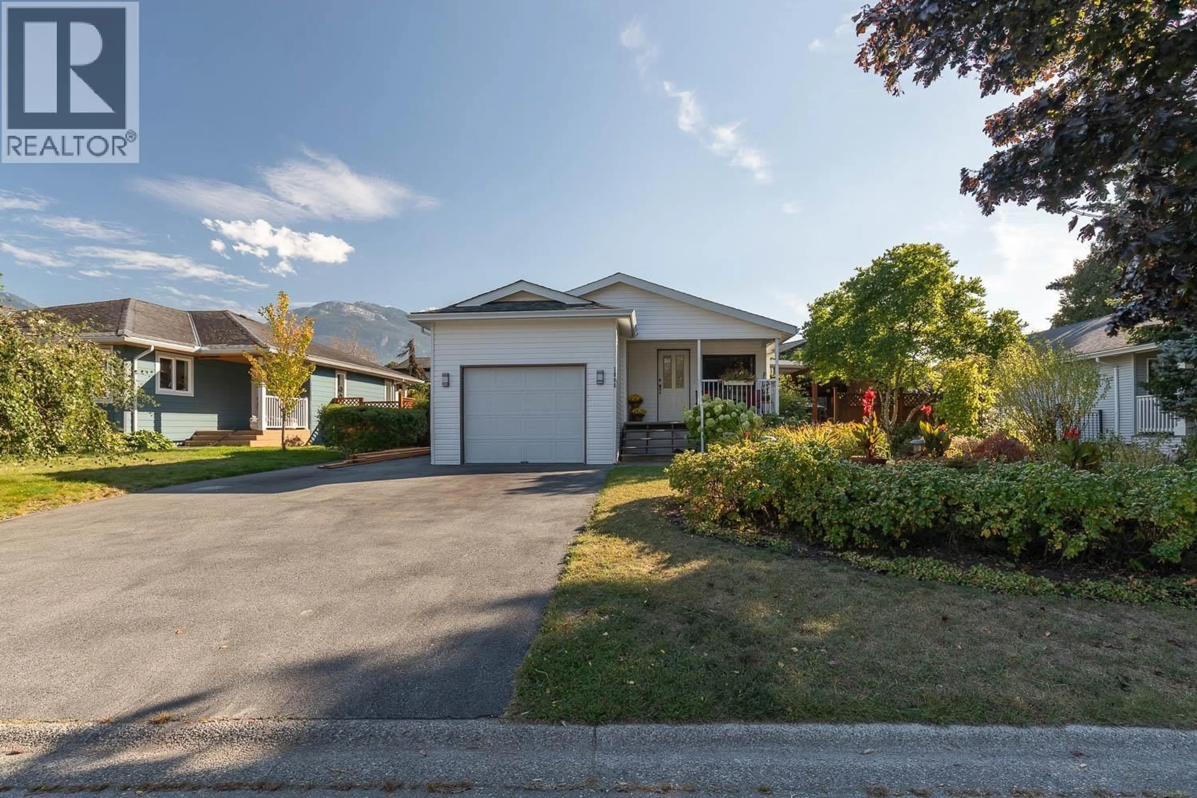 A pic from outside/outdoor area/front of a property/back of a property/a pic from drone, street for 1008 EDGEWATER CRESCENT, Squamish British Columbia V6B0B2