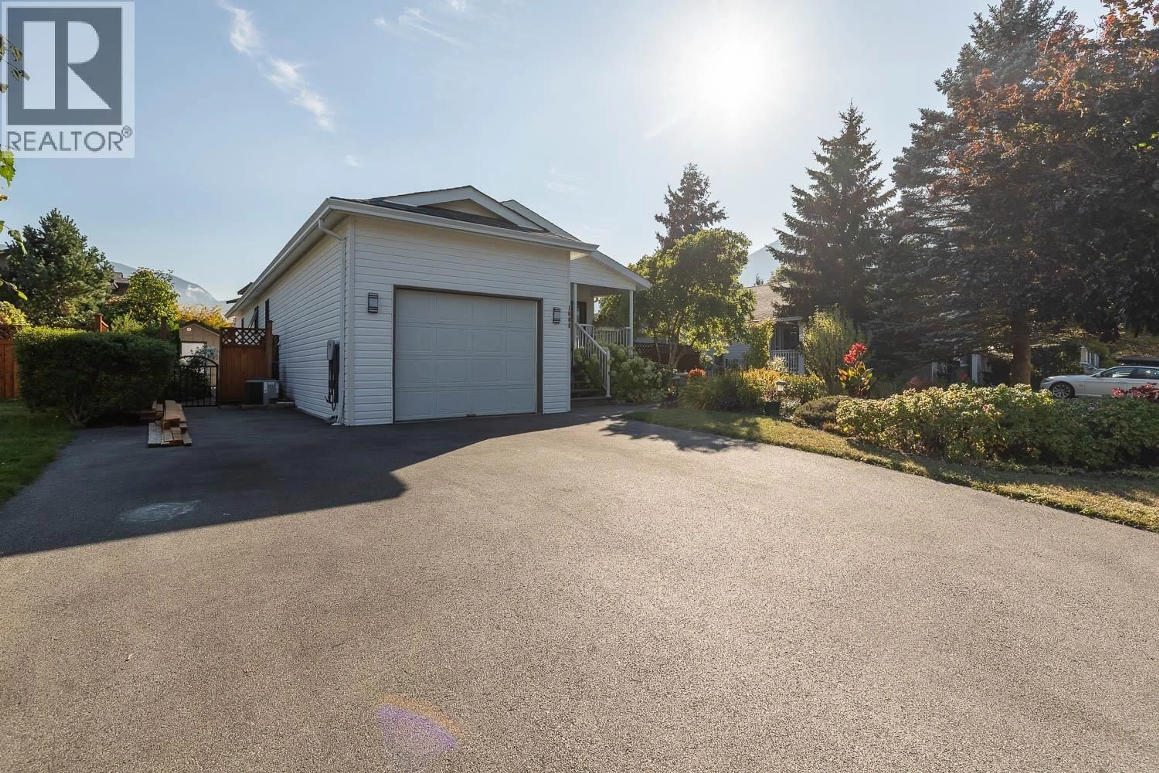 A pic from outside/outdoor area/front of a property/back of a property/a pic from drone, street for 1008 EDGEWATER CRESCENT, Squamish British Columbia V6B0B2