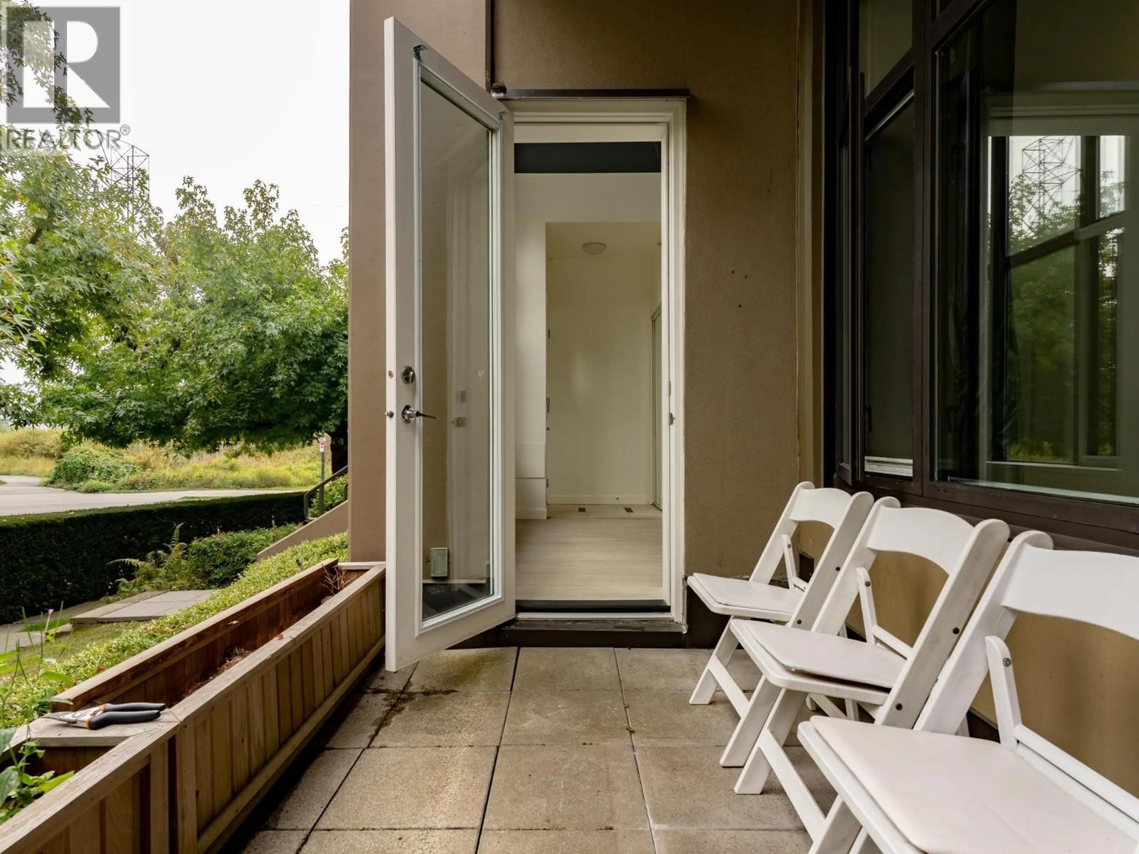 Patio, street for TH10 - 2355 MADISON AVENUE, Burnaby British Columbia V5C0B3