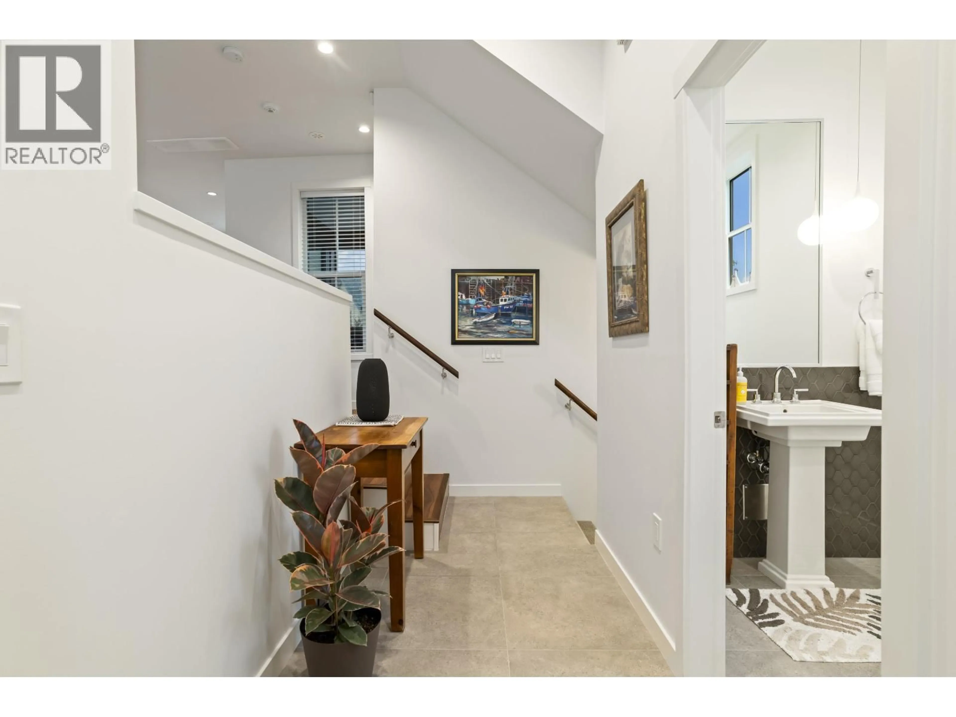 Indoor foyer for 26 - 6429 MARKET AVENUE, Delta British Columbia V4L0A8