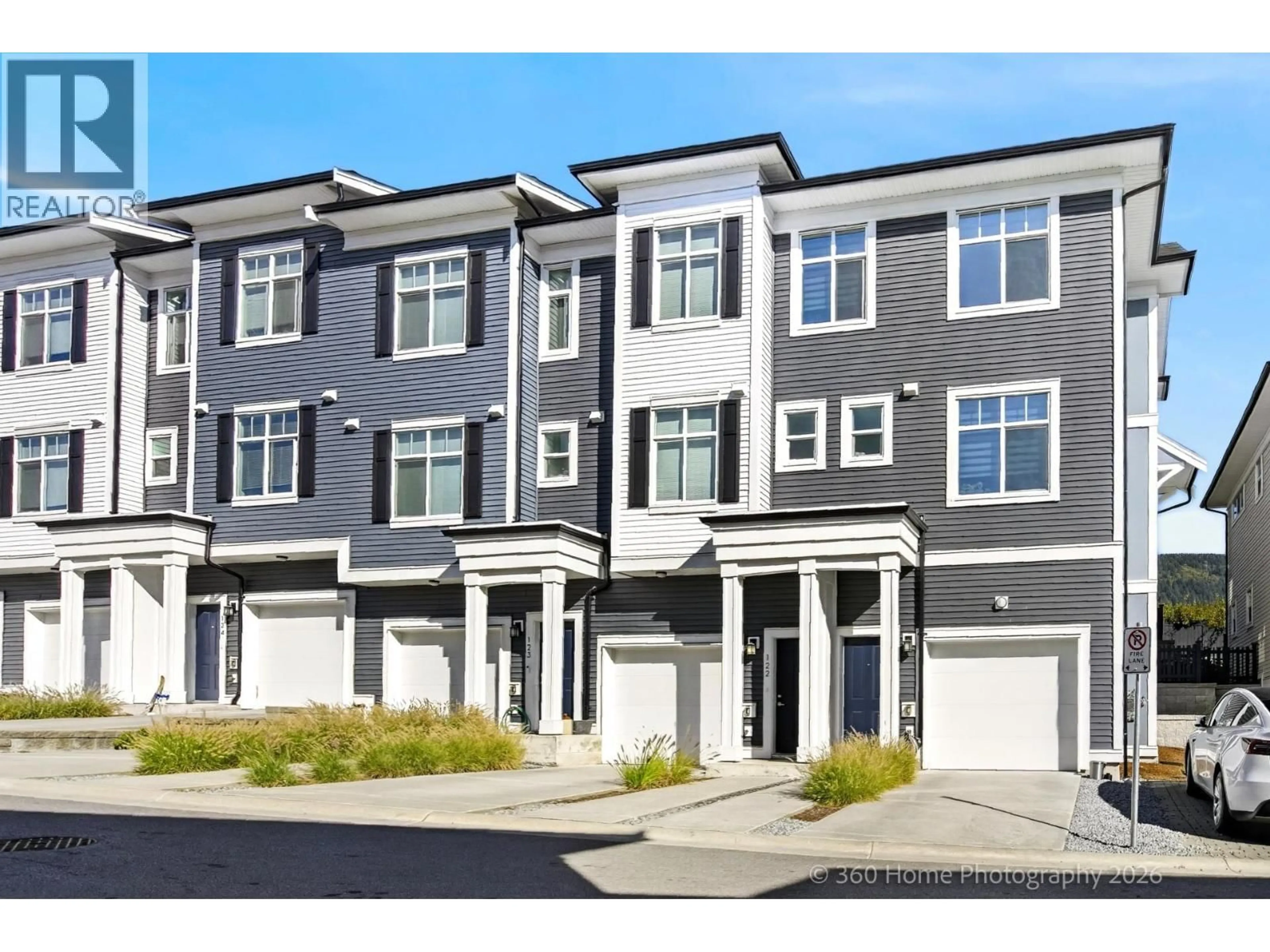 Home with vinyl exterior material, street for 122 - 3565 BAYCREST AVENUE, Coquitlam British Columbia V3B2W7