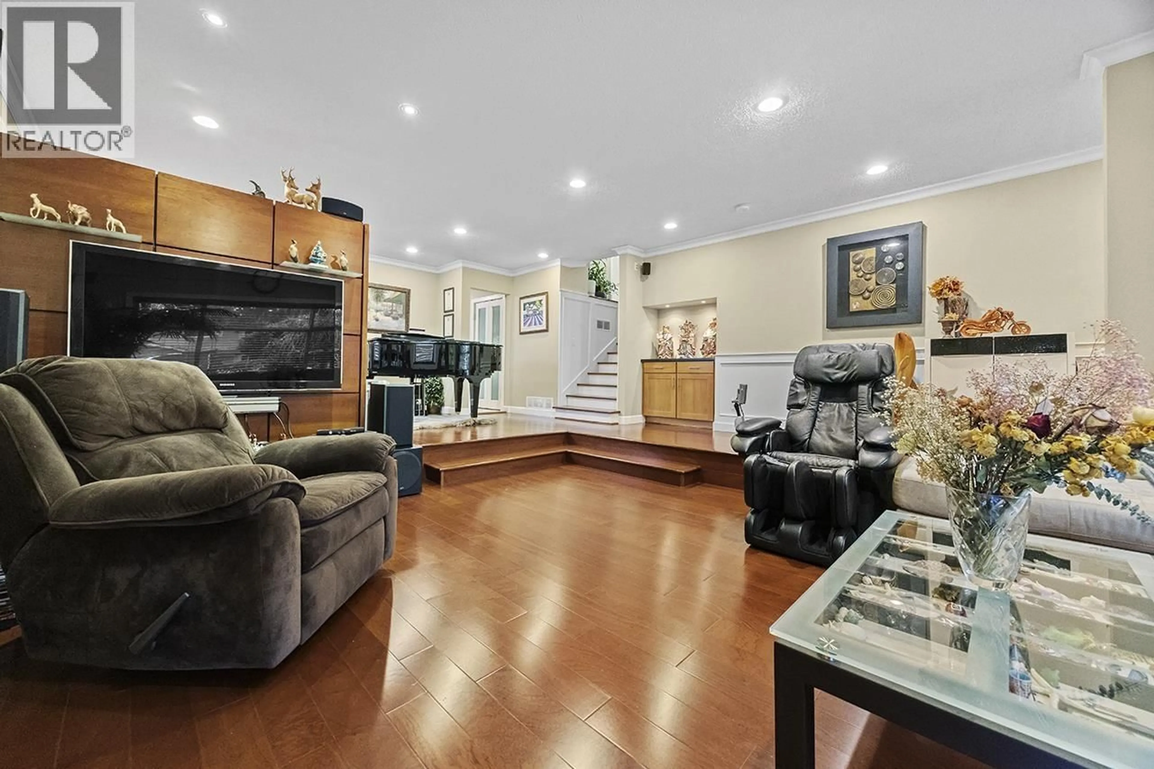 Living room with furniture, unknown for 3152 LANCASTER PLACE, Port Coquitlam British Columbia V3C3J7