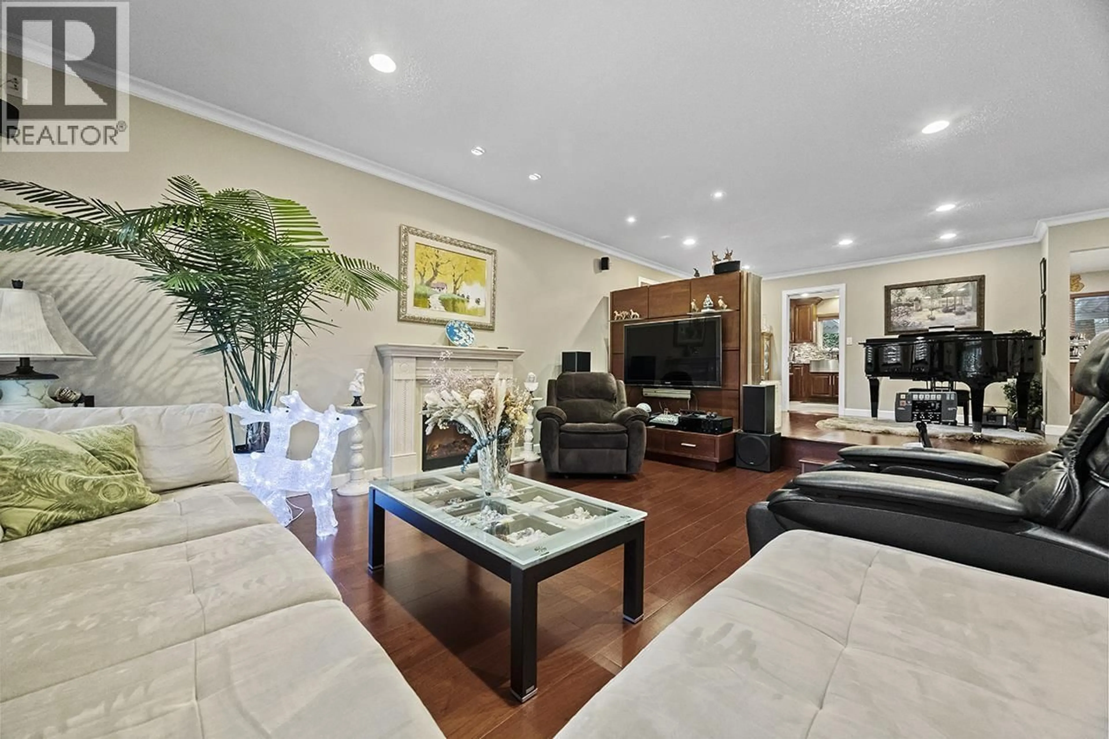 Living room with furniture, unknown for 3152 LANCASTER PLACE, Port Coquitlam British Columbia V3C3J7