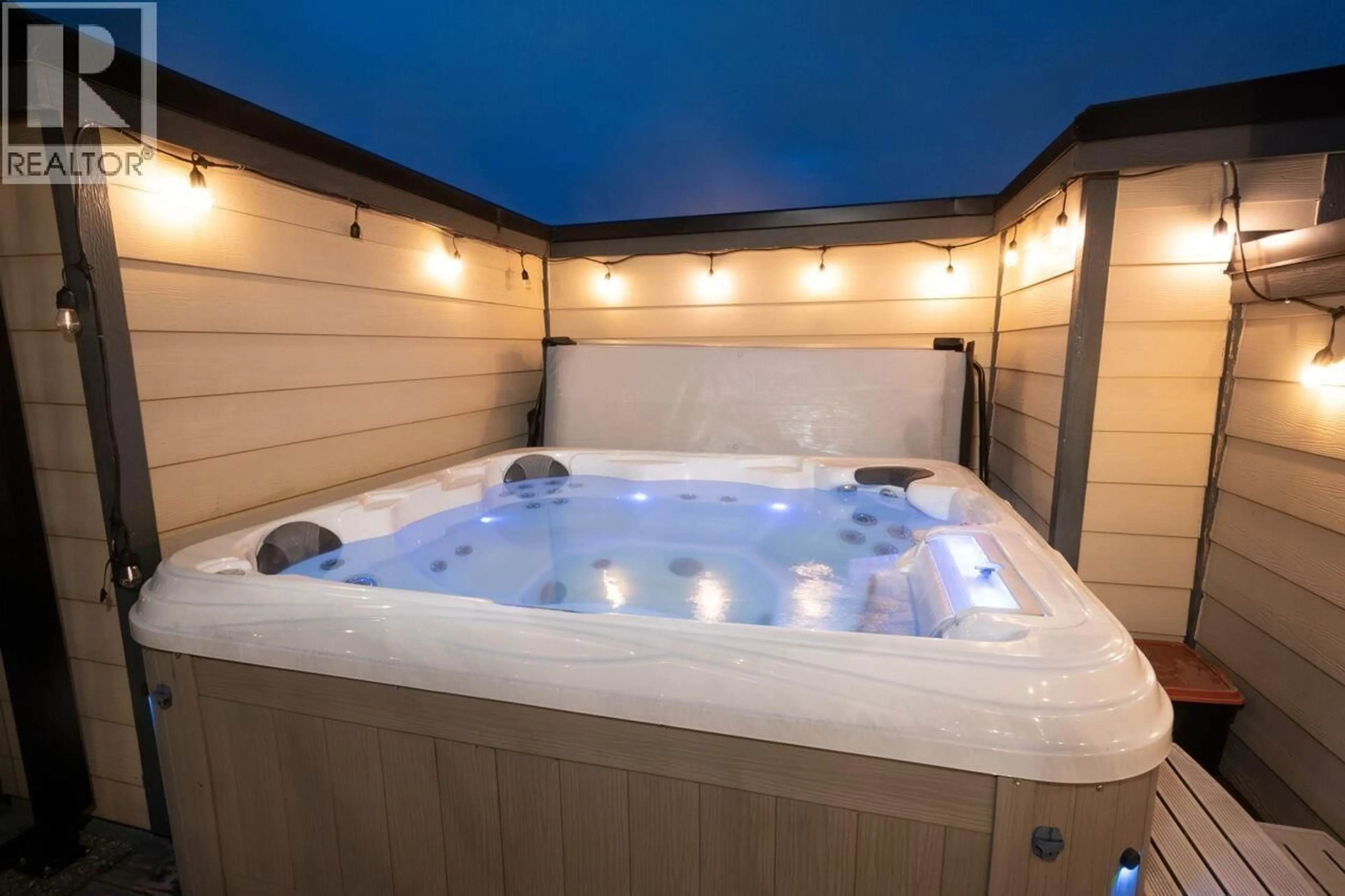 Pool for 417 - 733 14TH STREET, North Vancouver British Columbia V7M0C6