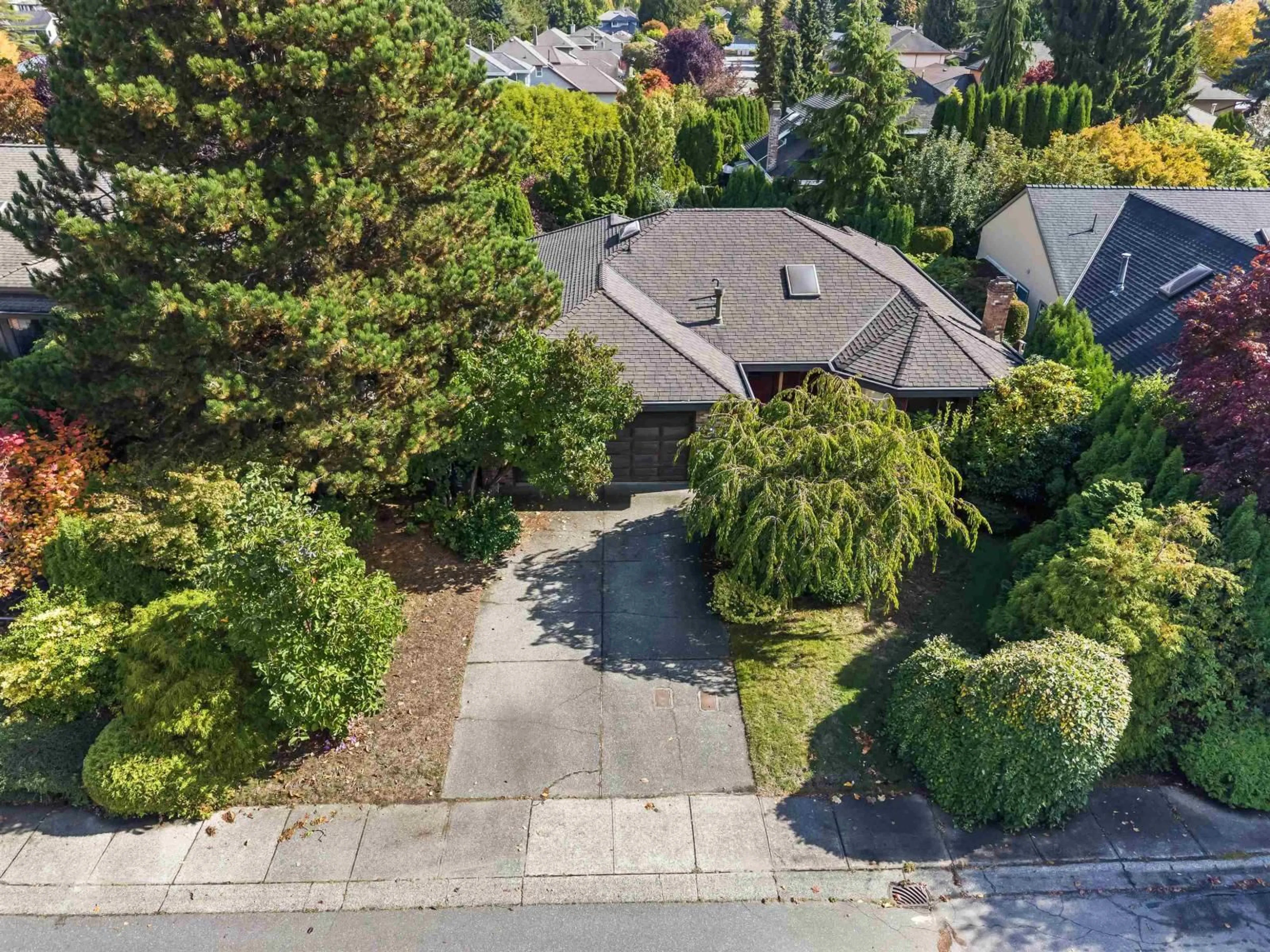 A pic from outside/outdoor area/front of a property/back of a property/a pic from drone, street for 2066 149 STREET, Surrey British Columbia V4A8L4