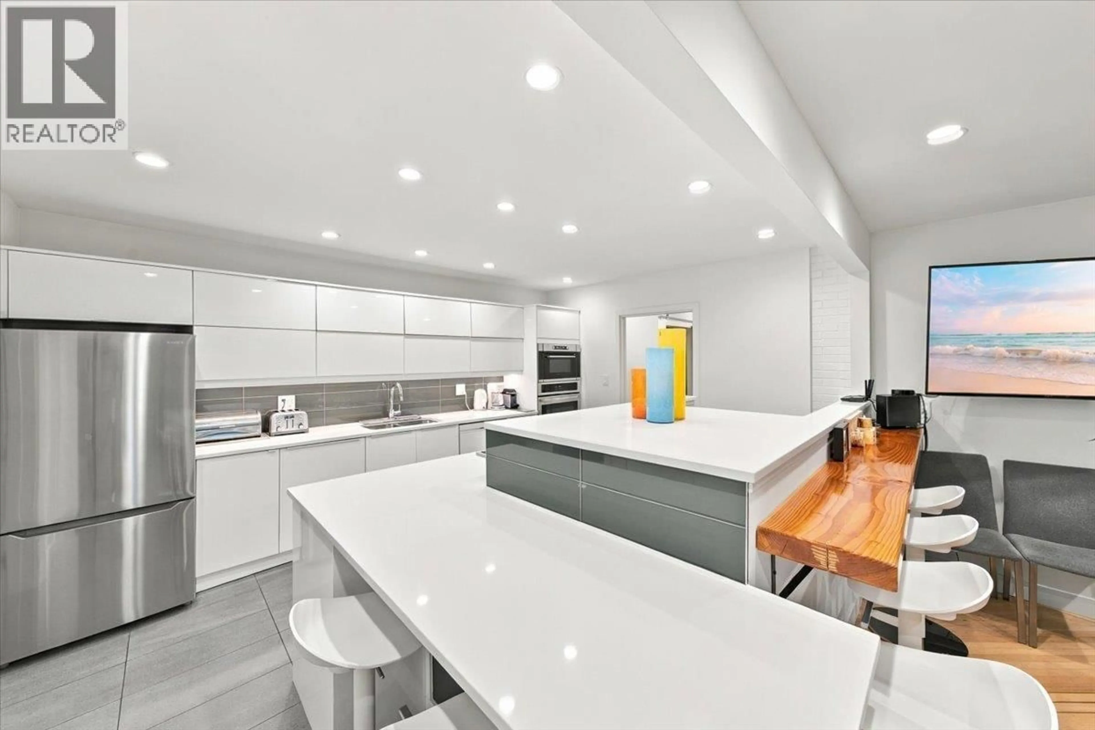 Contemporary kitchen, ceramic/tile floor for 1095 KEITH ROAD, North Vancouver British Columbia V7P1Y6