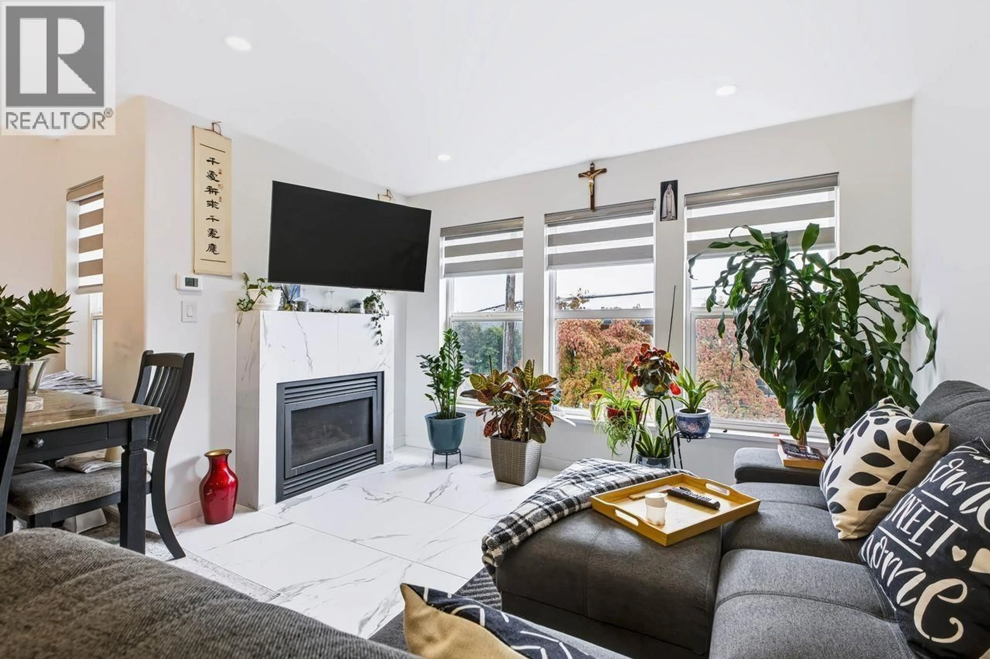 Living room with furniture, ceramic/tile floor for 3 - 1135 CARTIER AVENUE, Coquitlam British Columbia V3K2C2