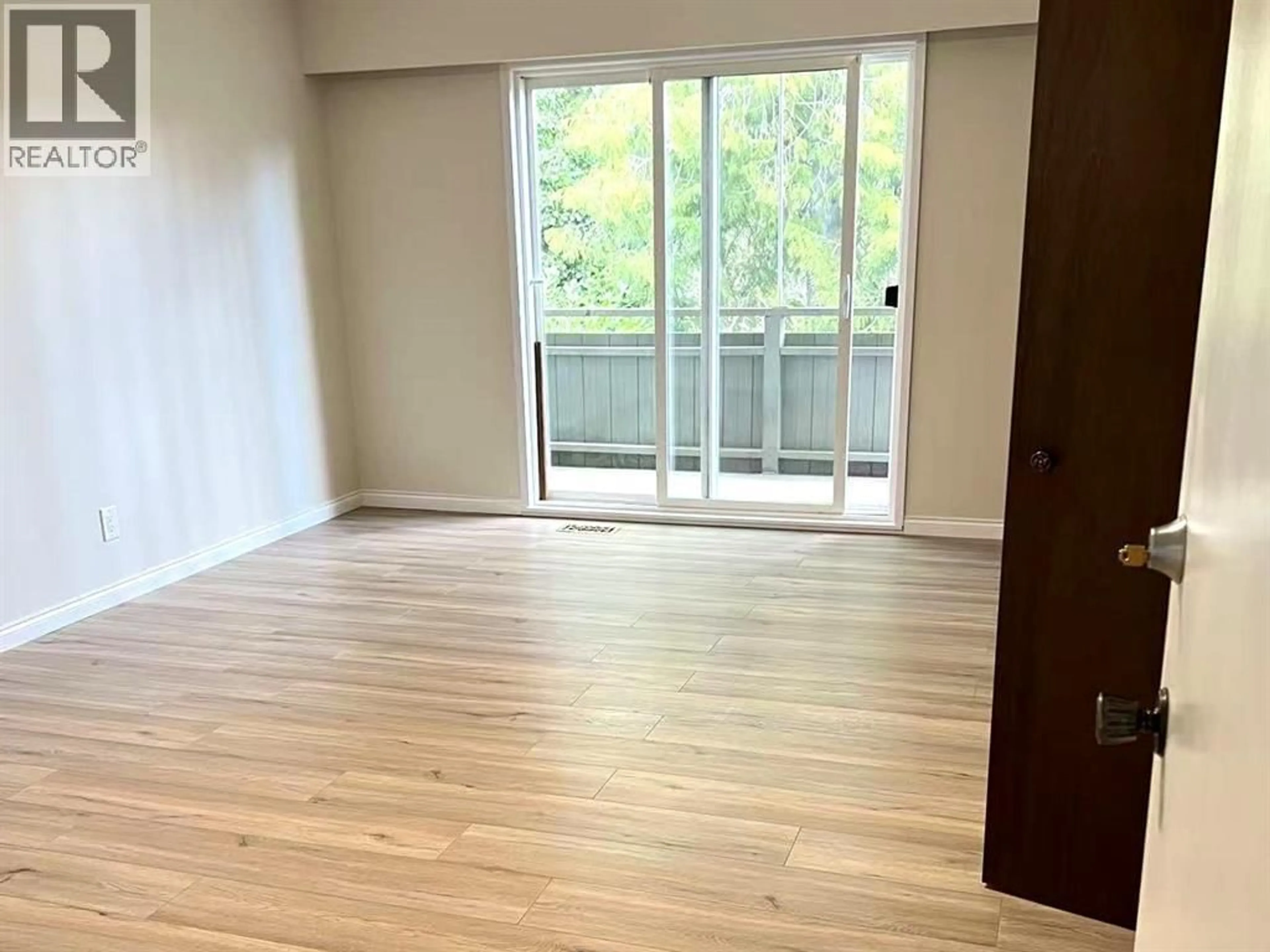 A pic of a room for 4383 PINEWOOD CRESCENT, Burnaby British Columbia V5G2J7