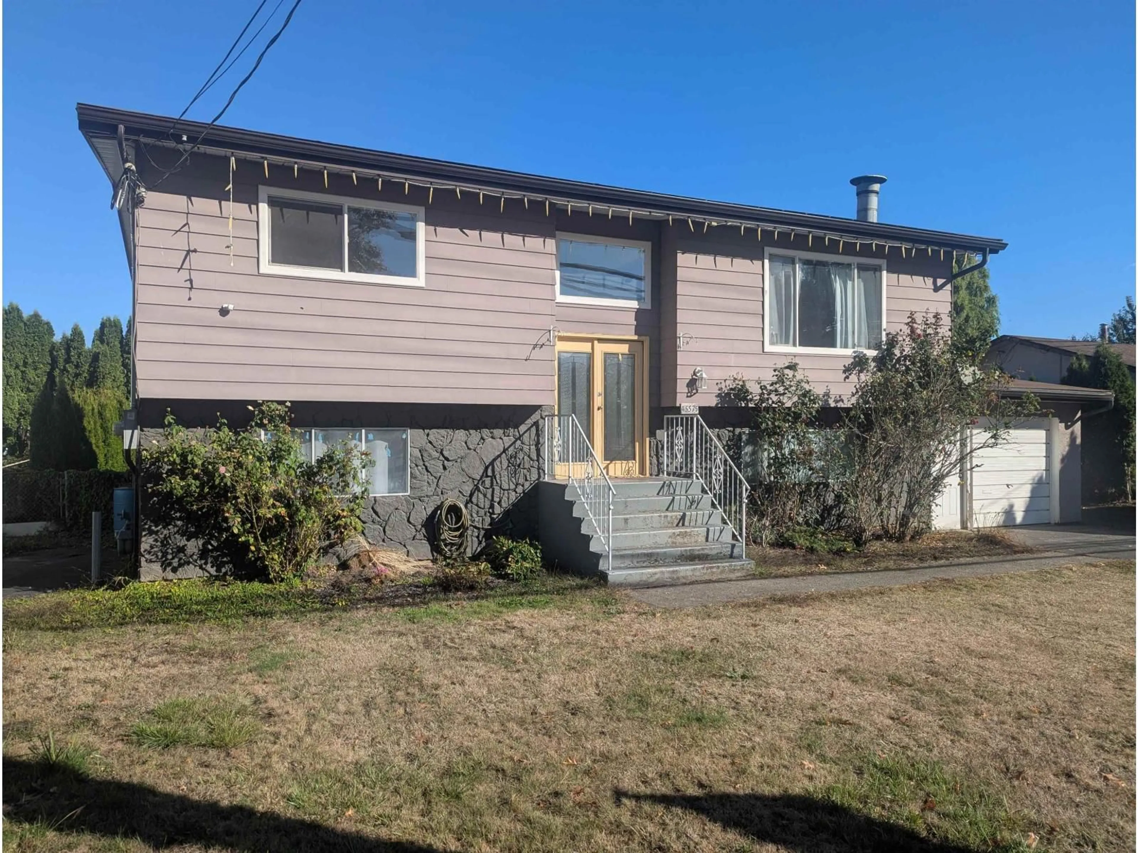 A pic from outside/outdoor area/front of a property/back of a property/a pic from drone, street for 45575 SOUTH SUMAS ROAD, Chilliwack British Columbia V2R1S3