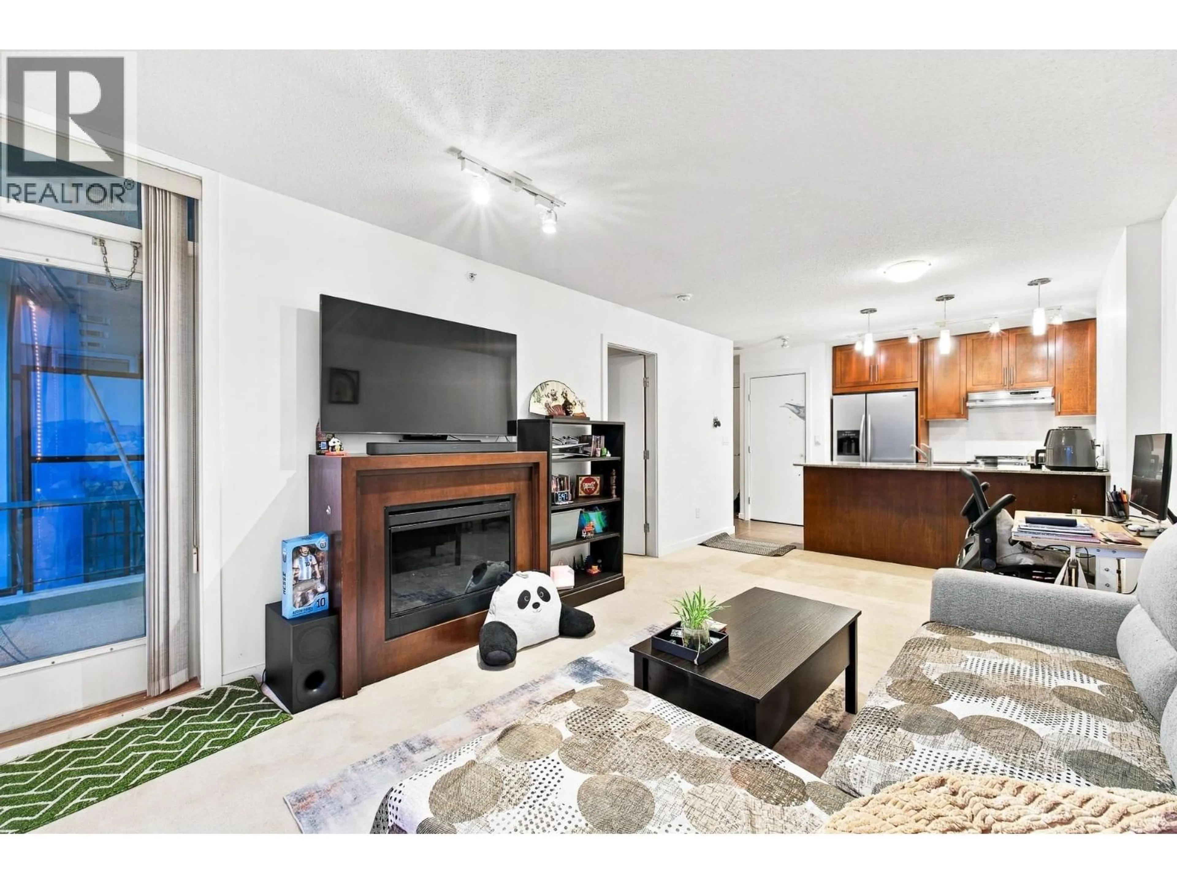 Living room with furniture, wood/laminate floor for 2508 - 7088 SALISBURY AVENUE, Burnaby British Columbia V5E0A4
