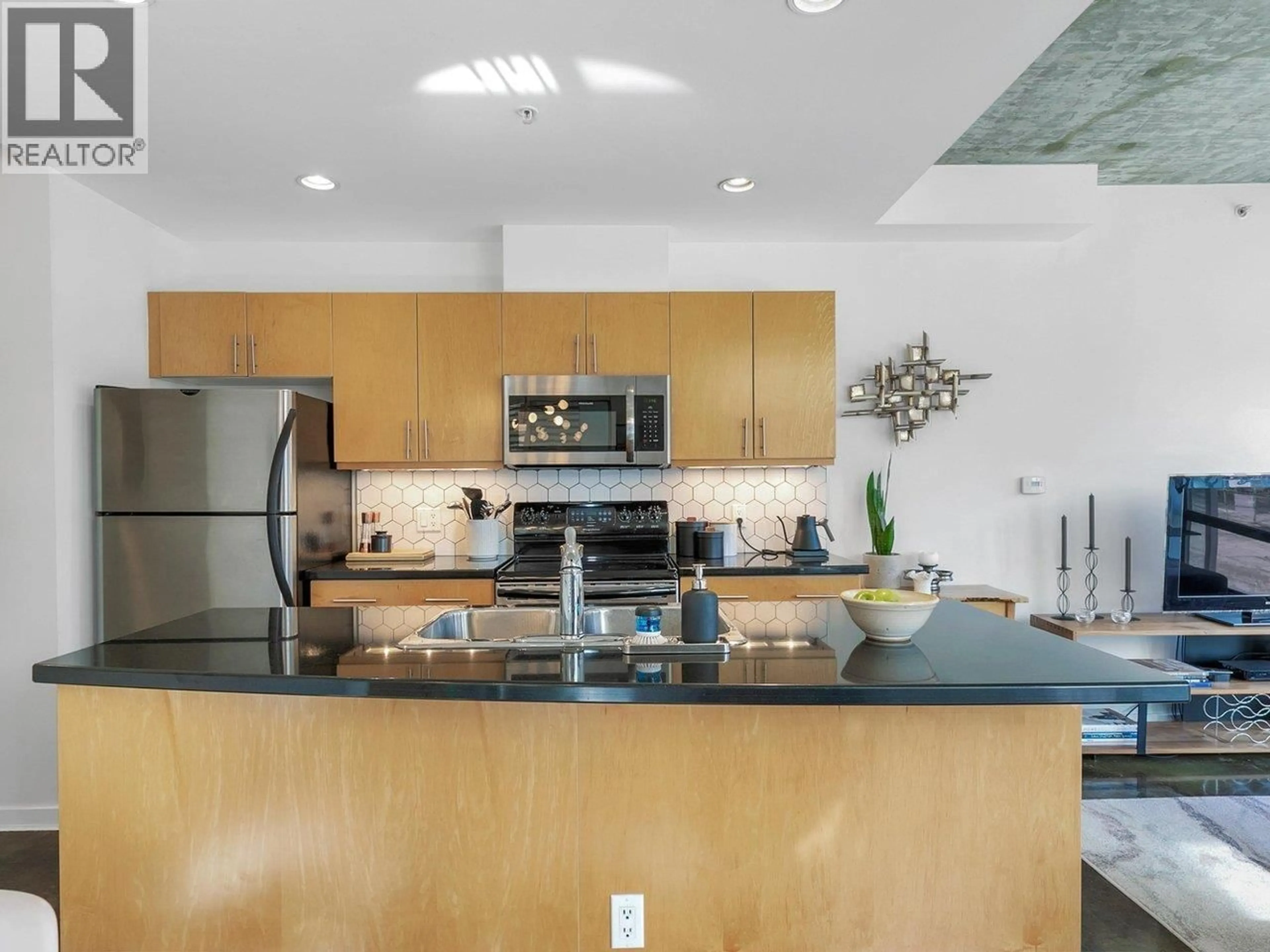 Open concept kitchen, unknown for 306 - 919 STATION STREET, Vancouver British Columbia V6A4L9