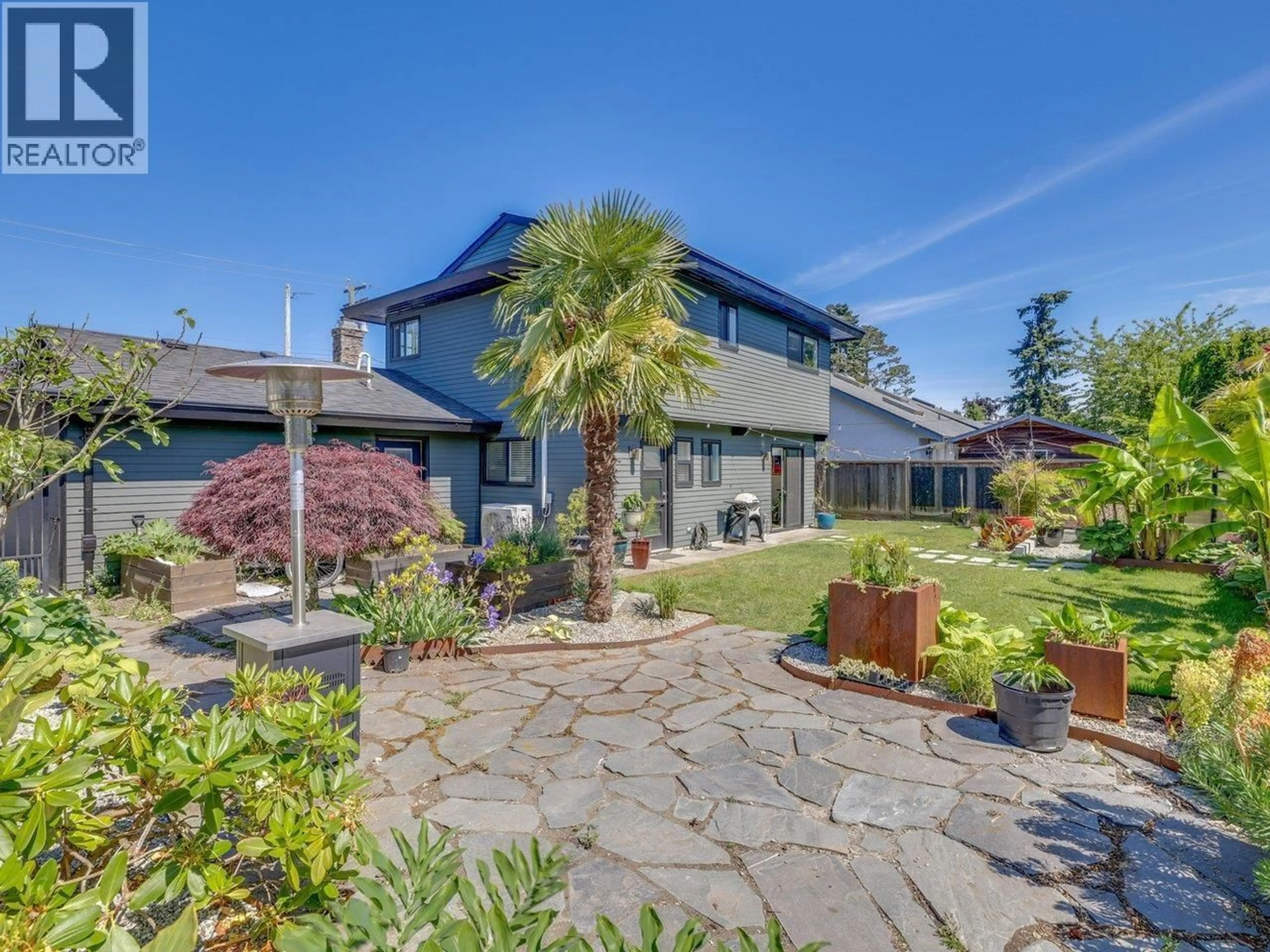 A pic from outside/outdoor area/front of a property/back of a property/a pic from drone, street for 5354 WESTMINSTER AVENUE, Delta British Columbia V4K2J2