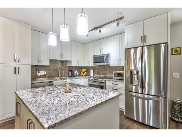 306 - 6470 194 STREET, Surrey 5