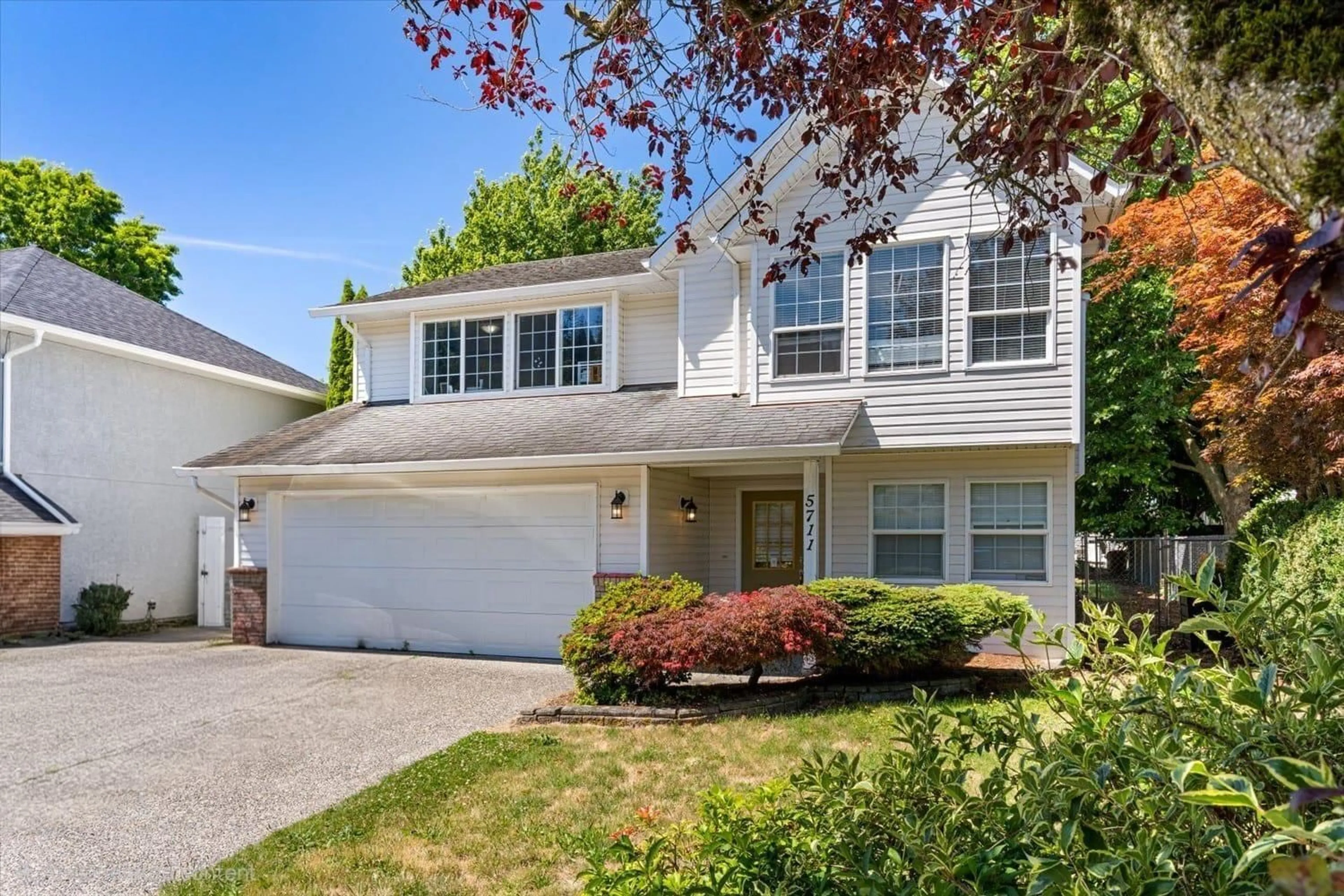 Home with vinyl exterior material, street for 5711 WINCHESTER PLACE, Chilliwack British Columbia V2R3X8