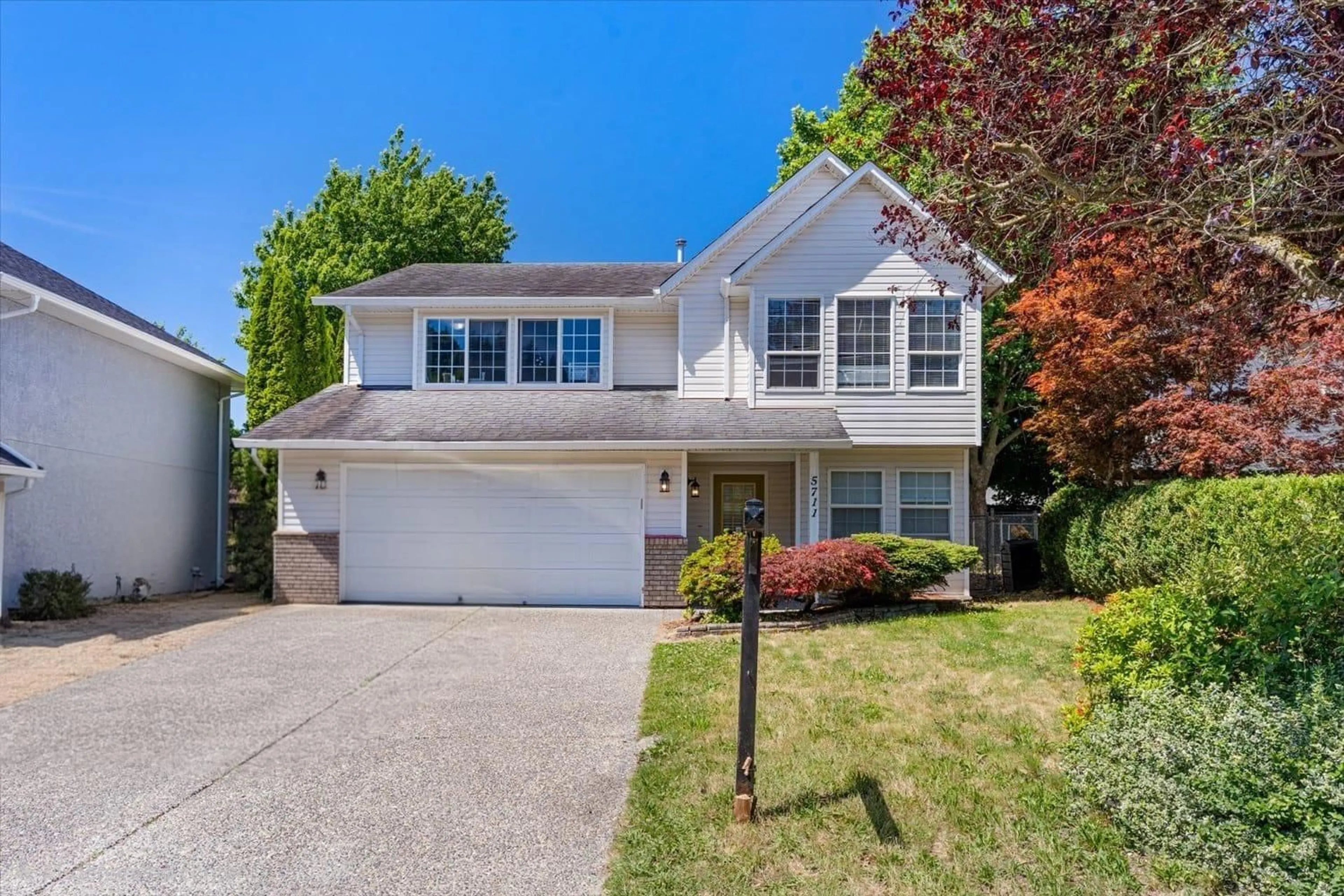 Home with vinyl exterior material, street for 5711 WINCHESTER PLACE, Chilliwack British Columbia V2R3X8