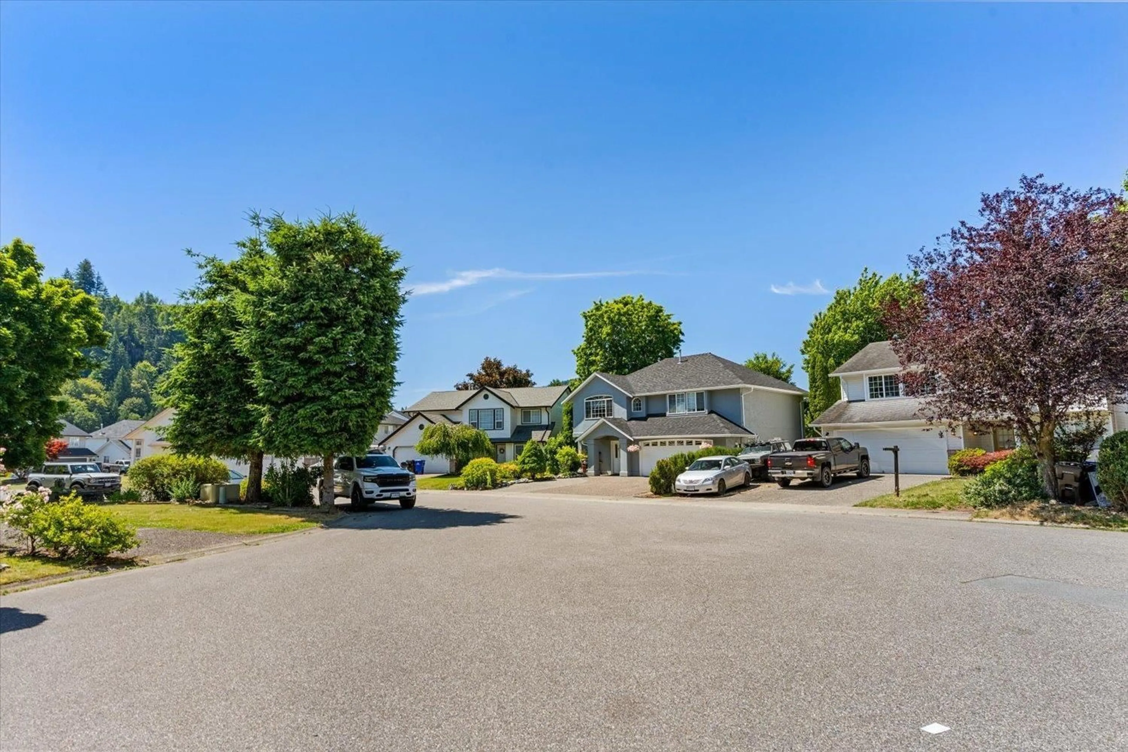 A pic from outside/outdoor area/front of a property/back of a property/a pic from drone, street for 5711 WINCHESTER PLACE, Chilliwack British Columbia V2R3X8