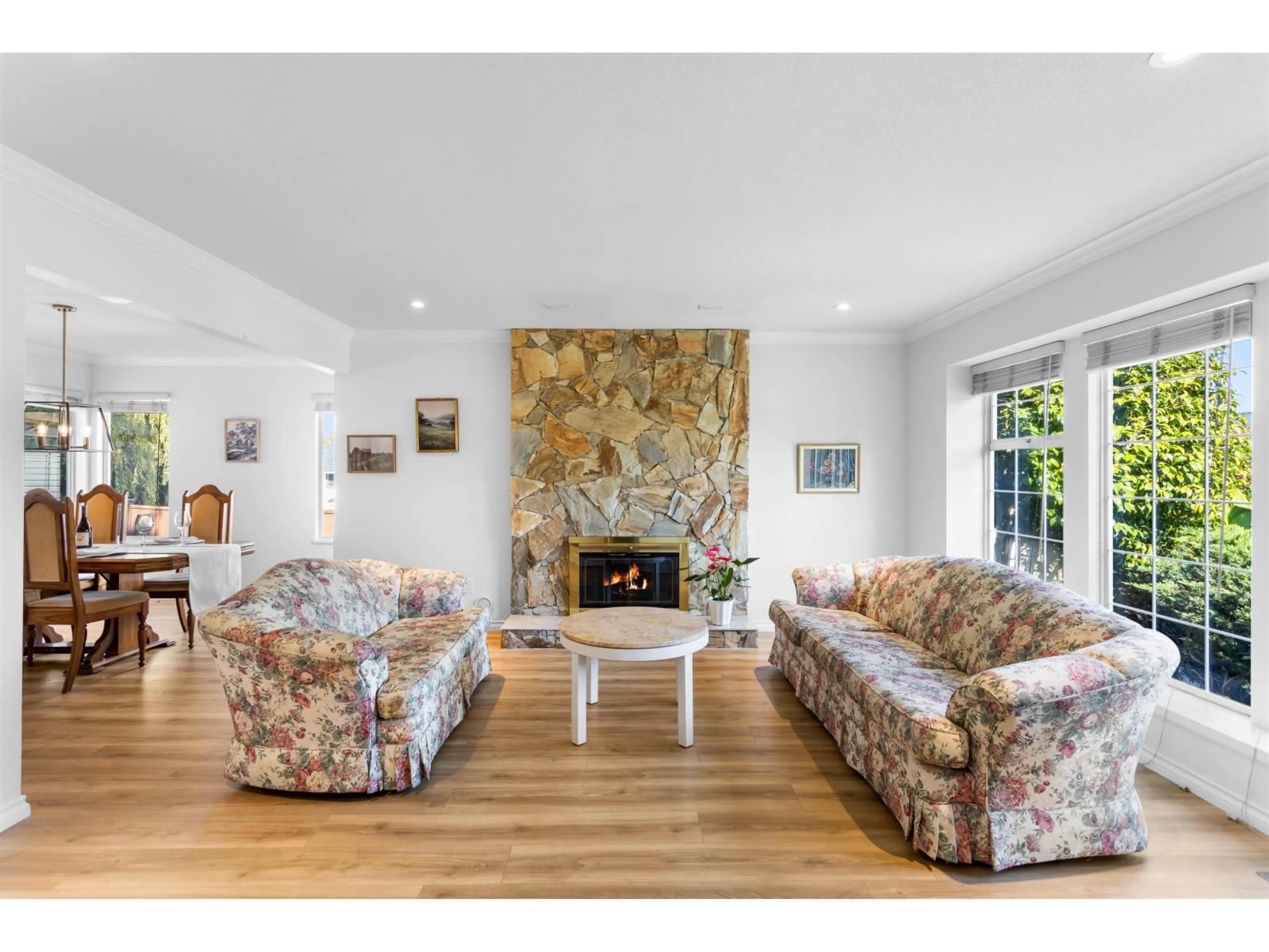 Living room with furniture, unknown for 12201 67A AVENUE, Surrey British Columbia V3W0L9