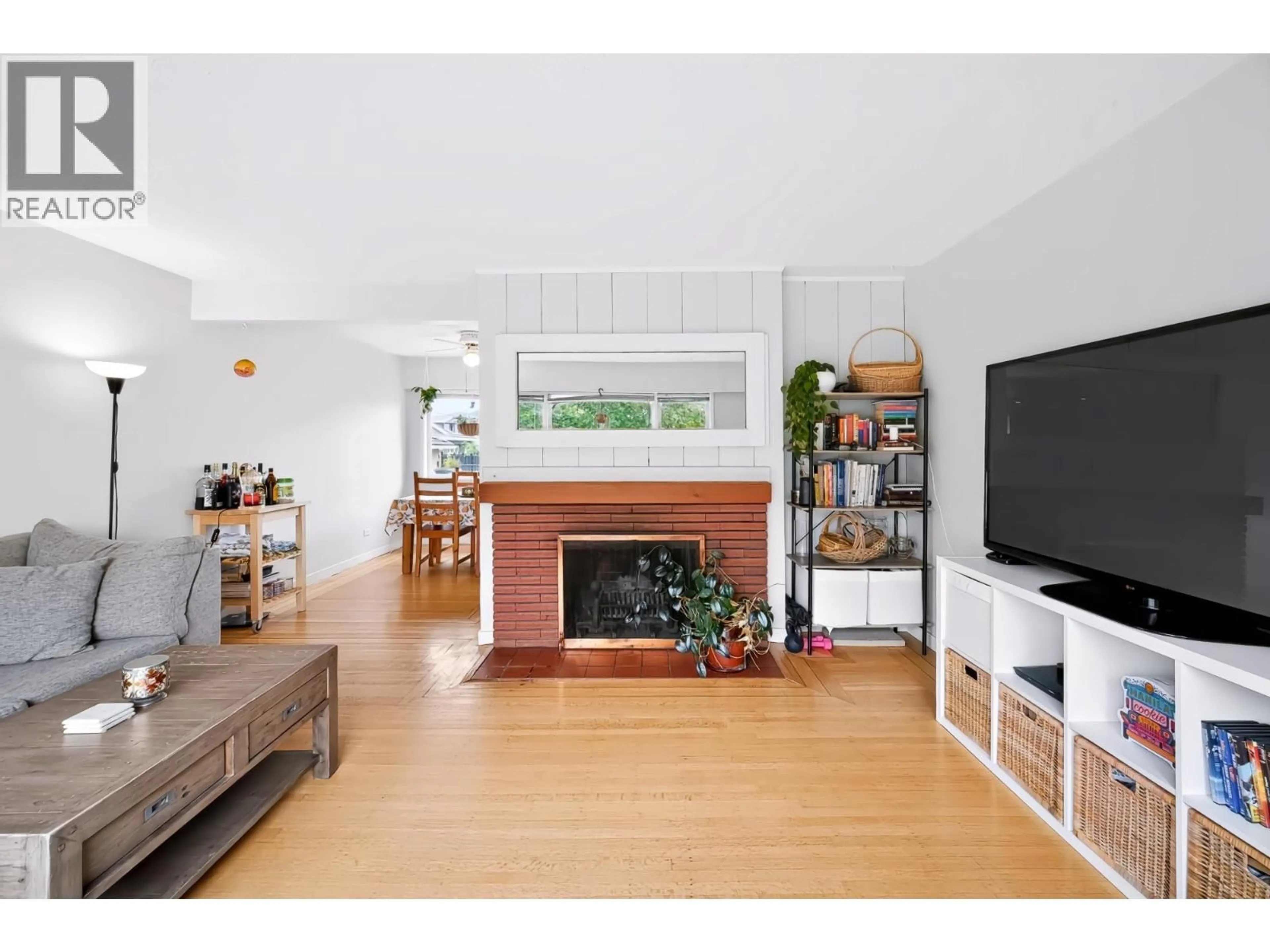 Living room with furniture, wood/laminate floor for 1685 55TH AVENUE, Vancouver British Columbia V5P1Z4