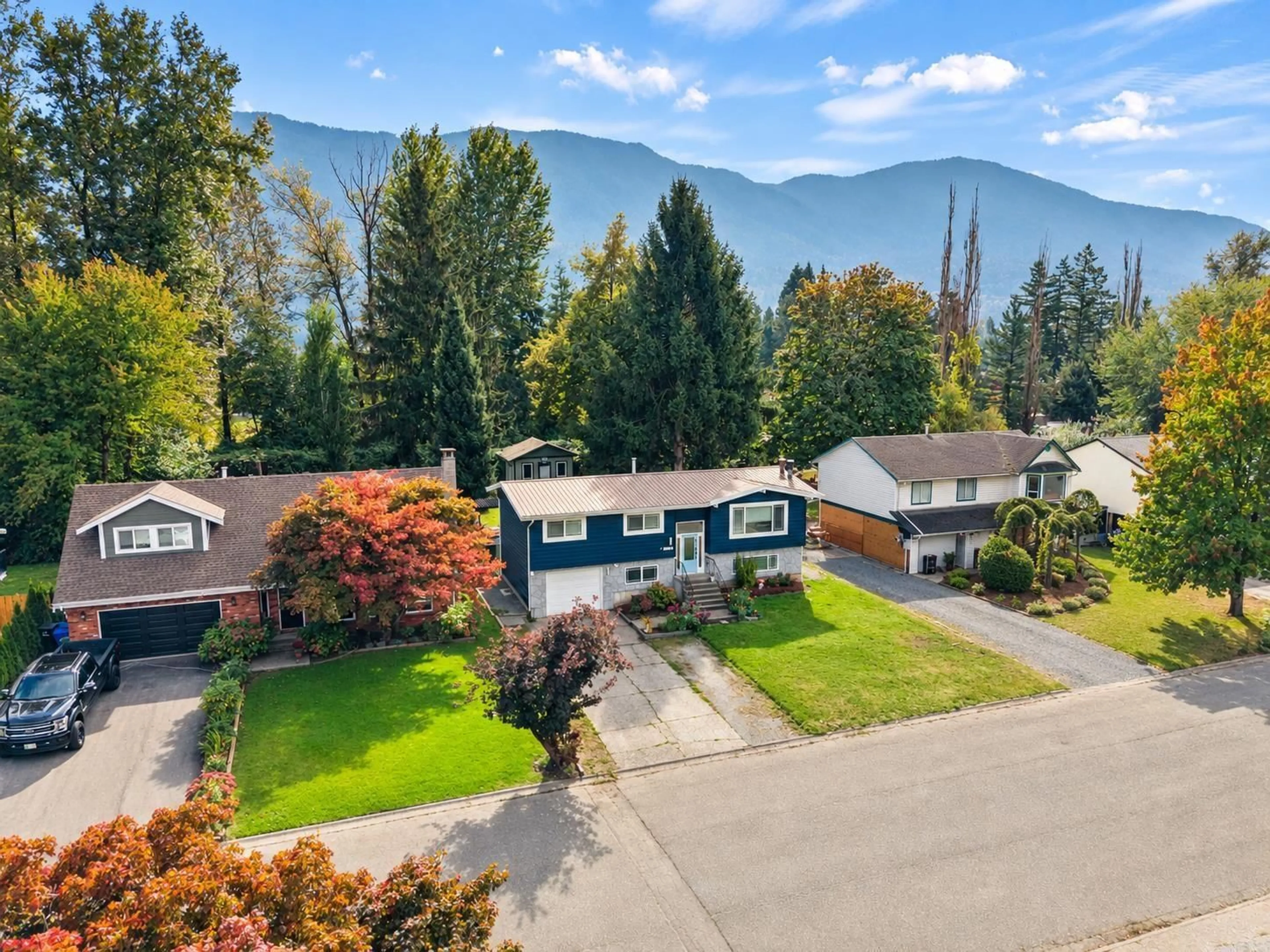 A pic from outside/outdoor area/front of a property/back of a property/a pic from drone, mountain view for 9650 ABERDEEN CRESCENT, Rosedale British Columbia V0X1X0