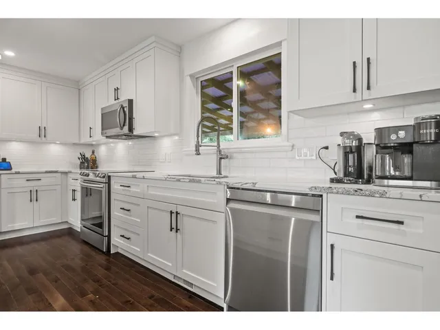9650 ABERDEEN CRESCENT, Rosedale 3