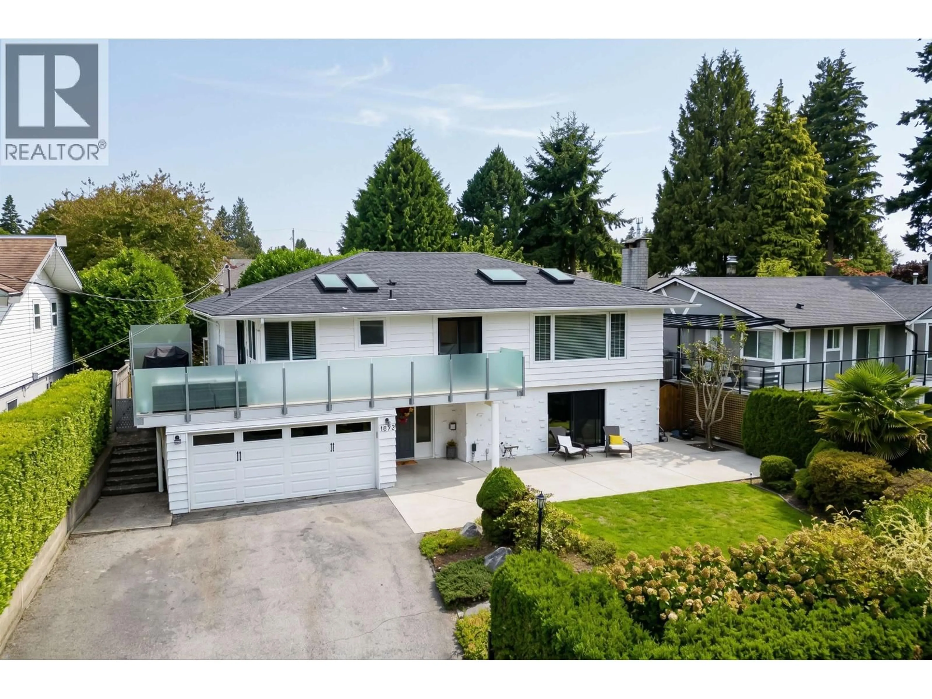 A pic from outside/outdoor area/front of a property/back of a property/a pic from drone, street for 1017 WALALEE DRIVE, Delta British Columbia V4M2L9