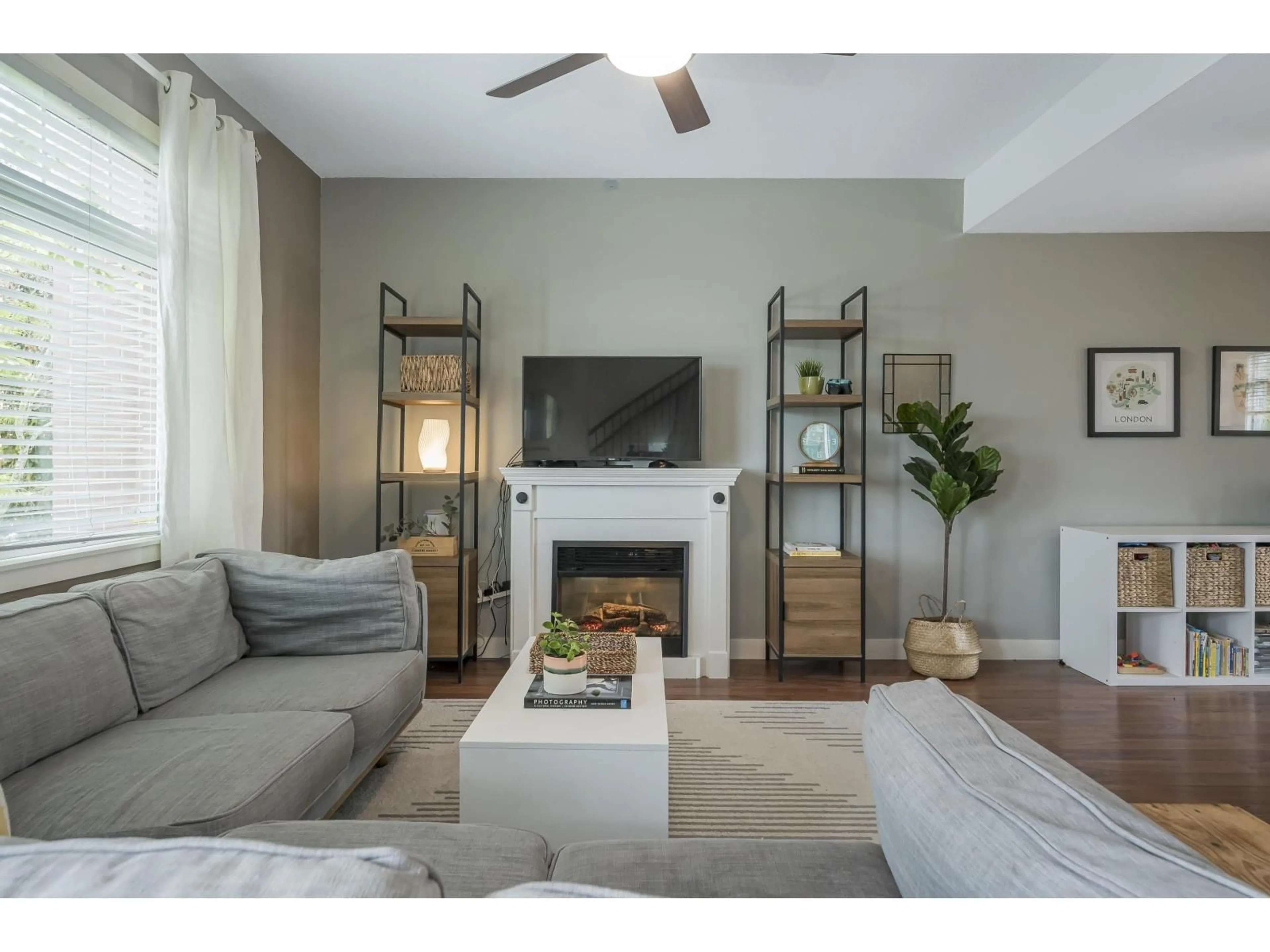 Living room with furniture, unknown for 15 - 19551 66 AVENUE, Surrey British Columbia V4N0Z5