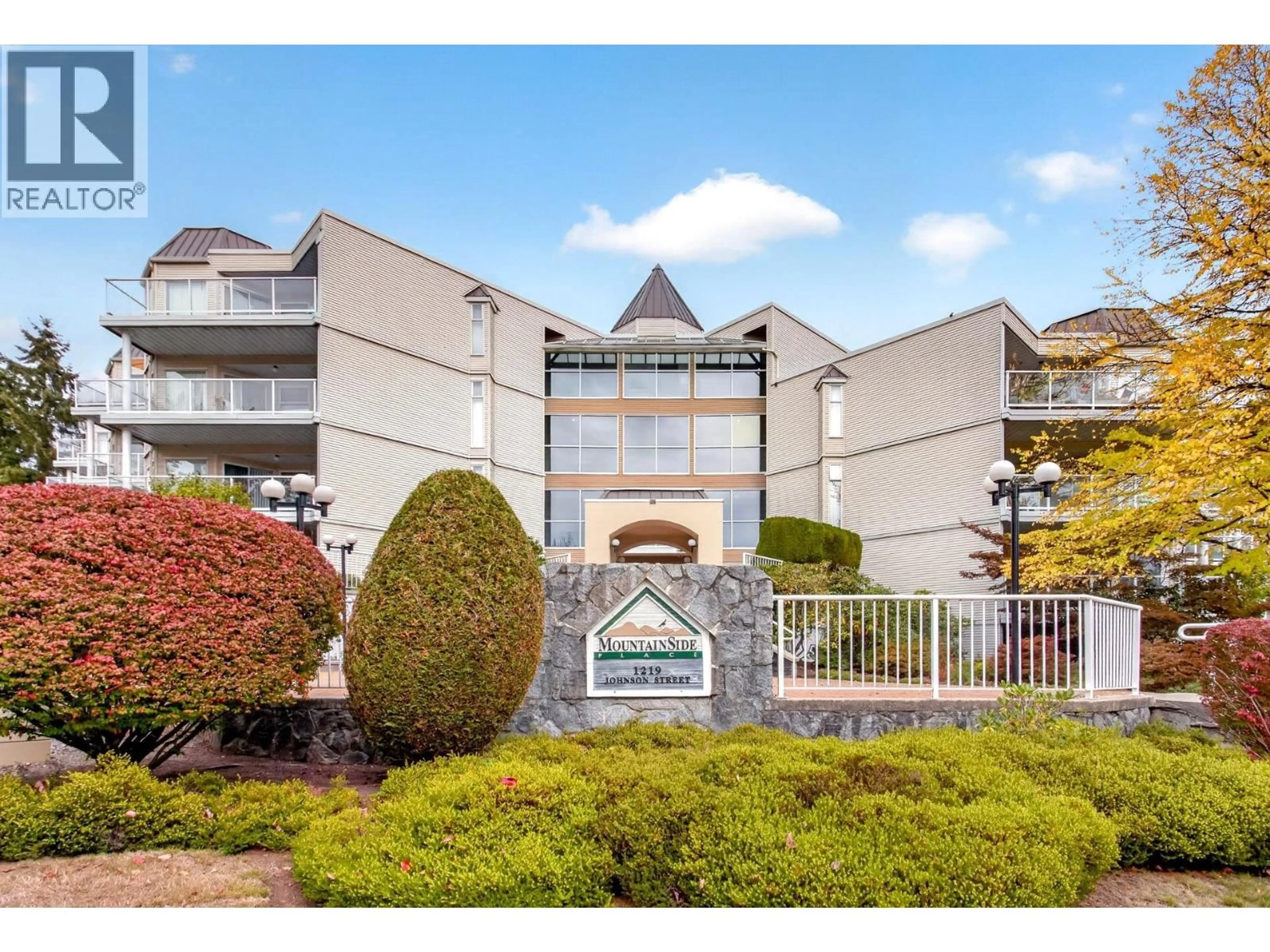 Indoor foyer for 105 - 1219 JOHNSON STREET, Coquitlam British Columbia V3B7L5