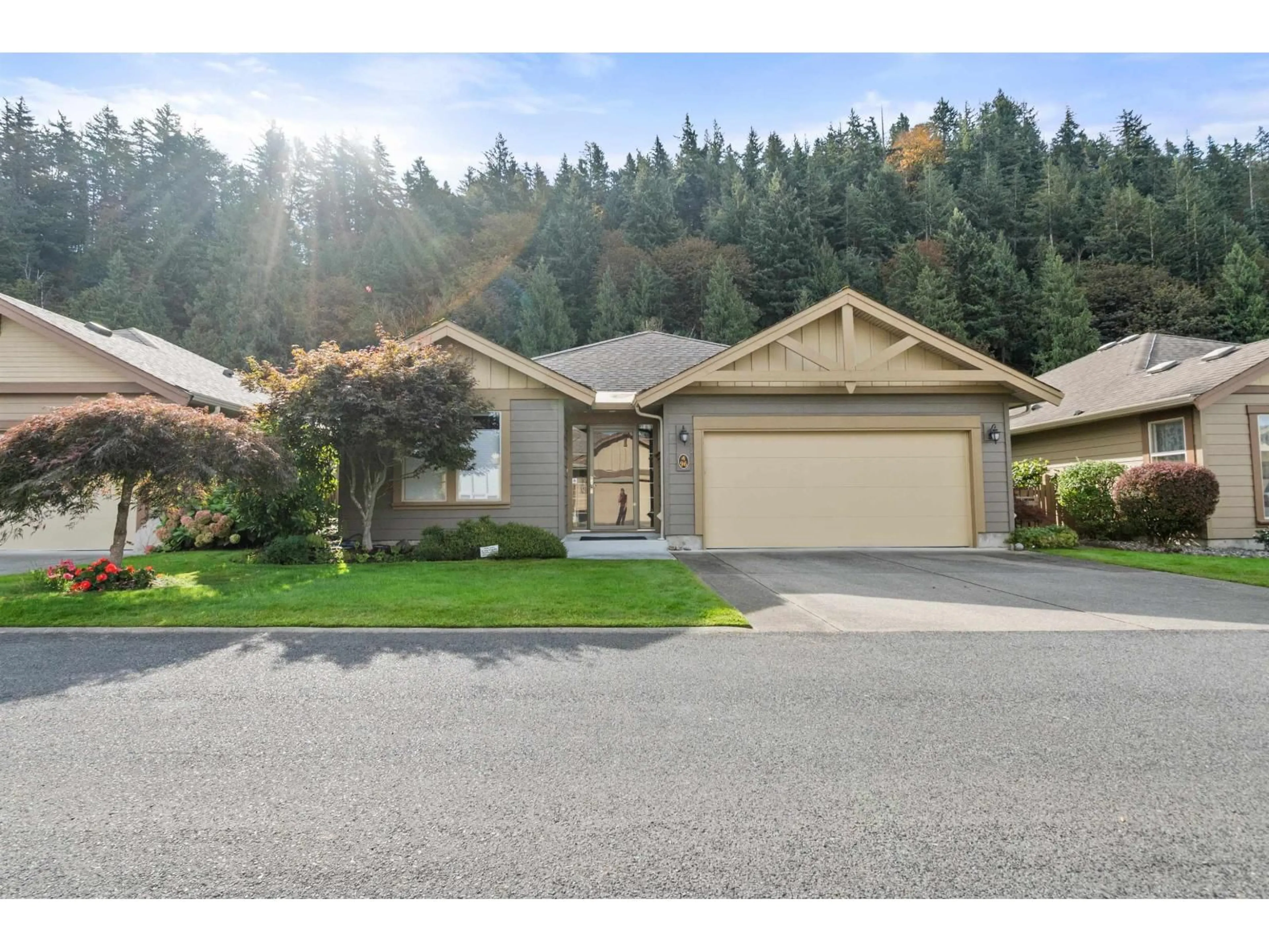 Home with vinyl exterior material, street for 96 - 46000 THOMAS ROAD, Chilliwack British Columbia V2R5W6
