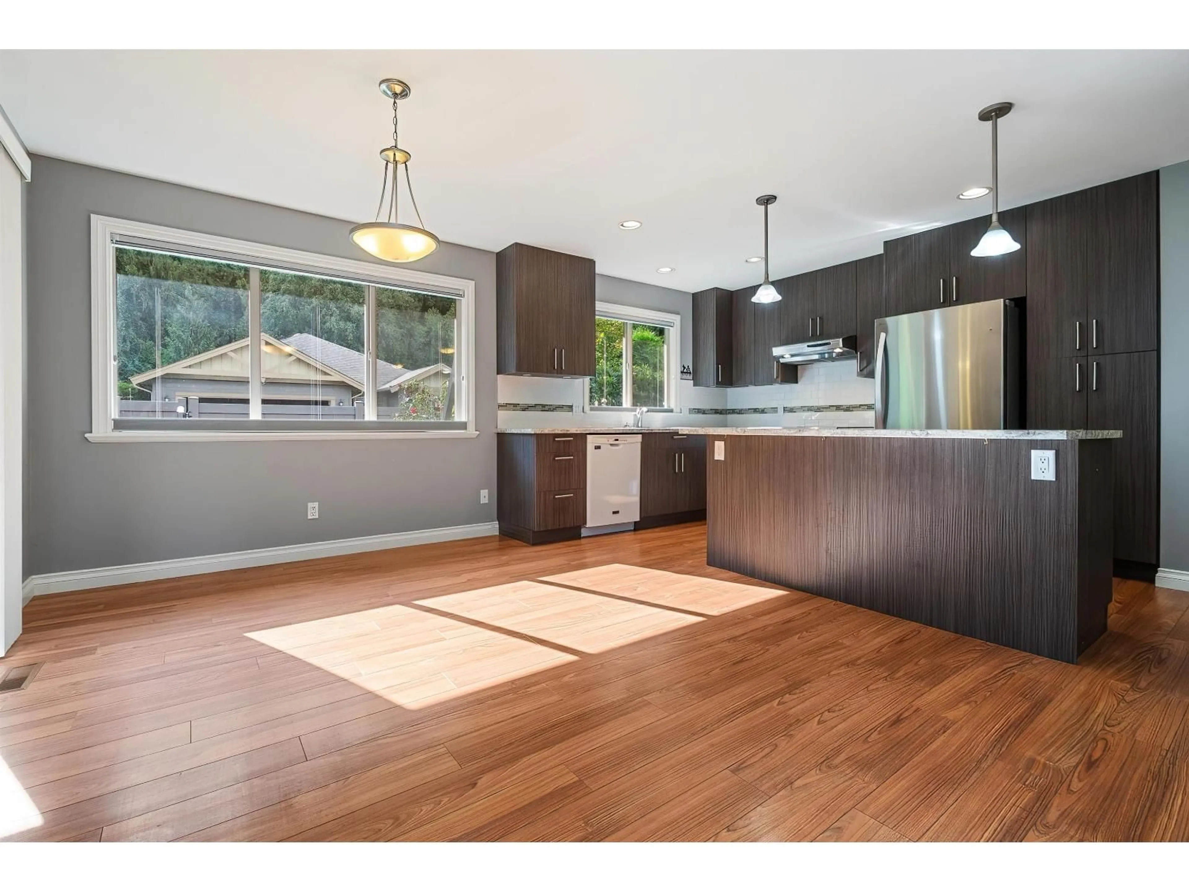 Open concept kitchen, wood/laminate floor for 96 - 46000 THOMAS ROAD, Chilliwack British Columbia V2R5W6