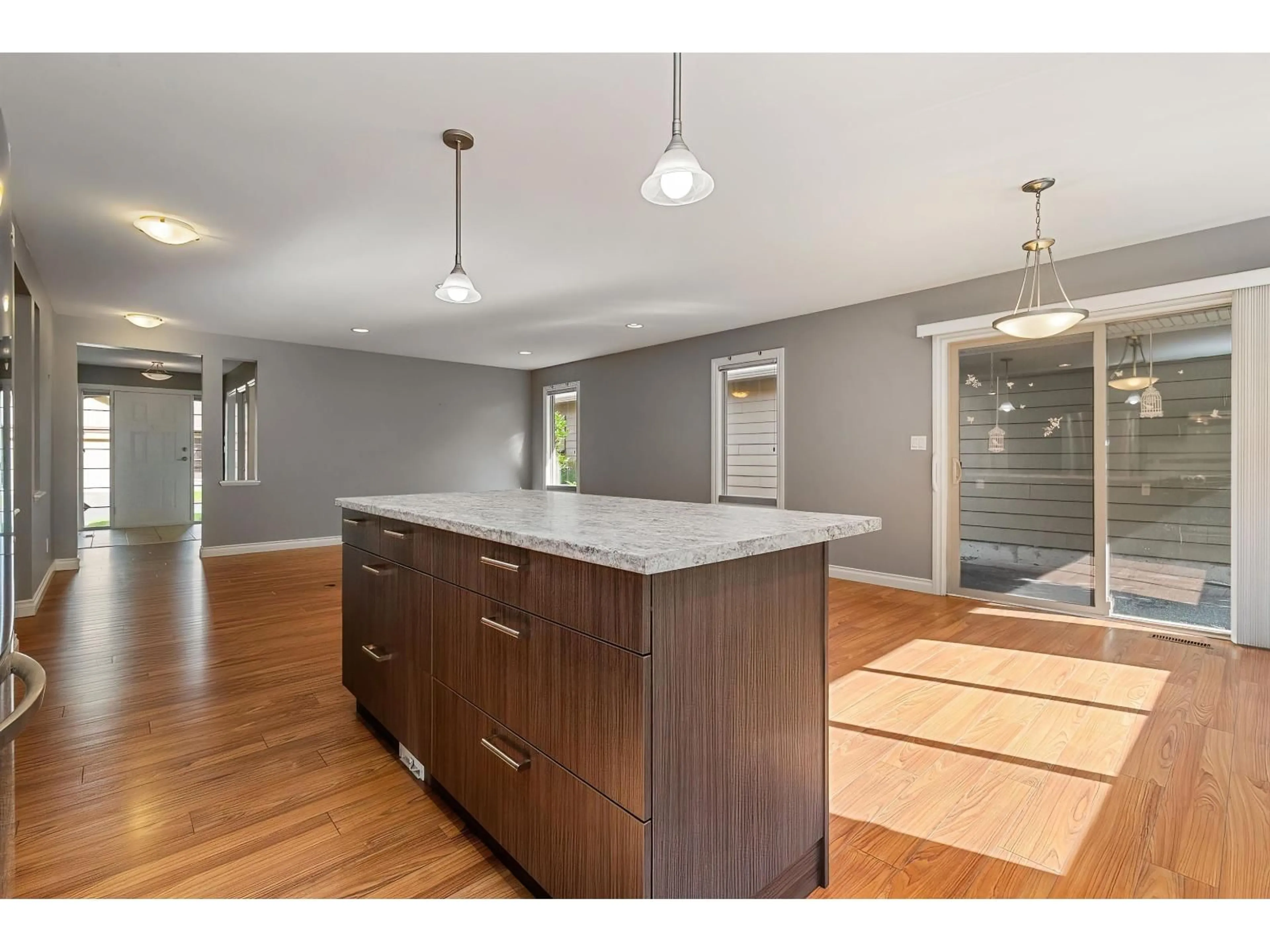 Open concept kitchen, wood/laminate floor for 96 - 46000 THOMAS ROAD, Chilliwack British Columbia V2R5W6