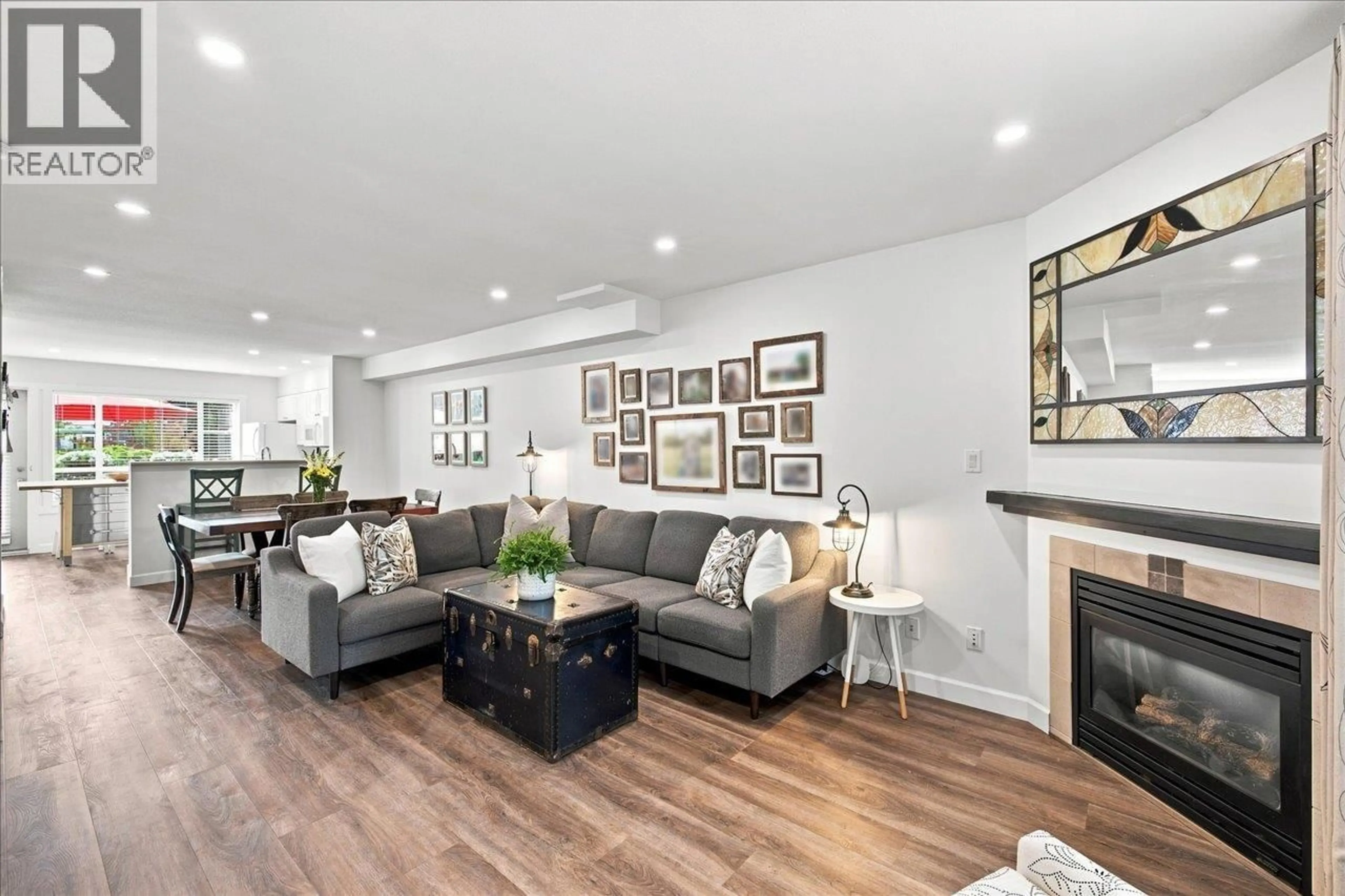 Living room with furniture, wood/laminate floor for 29 - 4787 57 STREET, Delta British Columbia V4K4C7