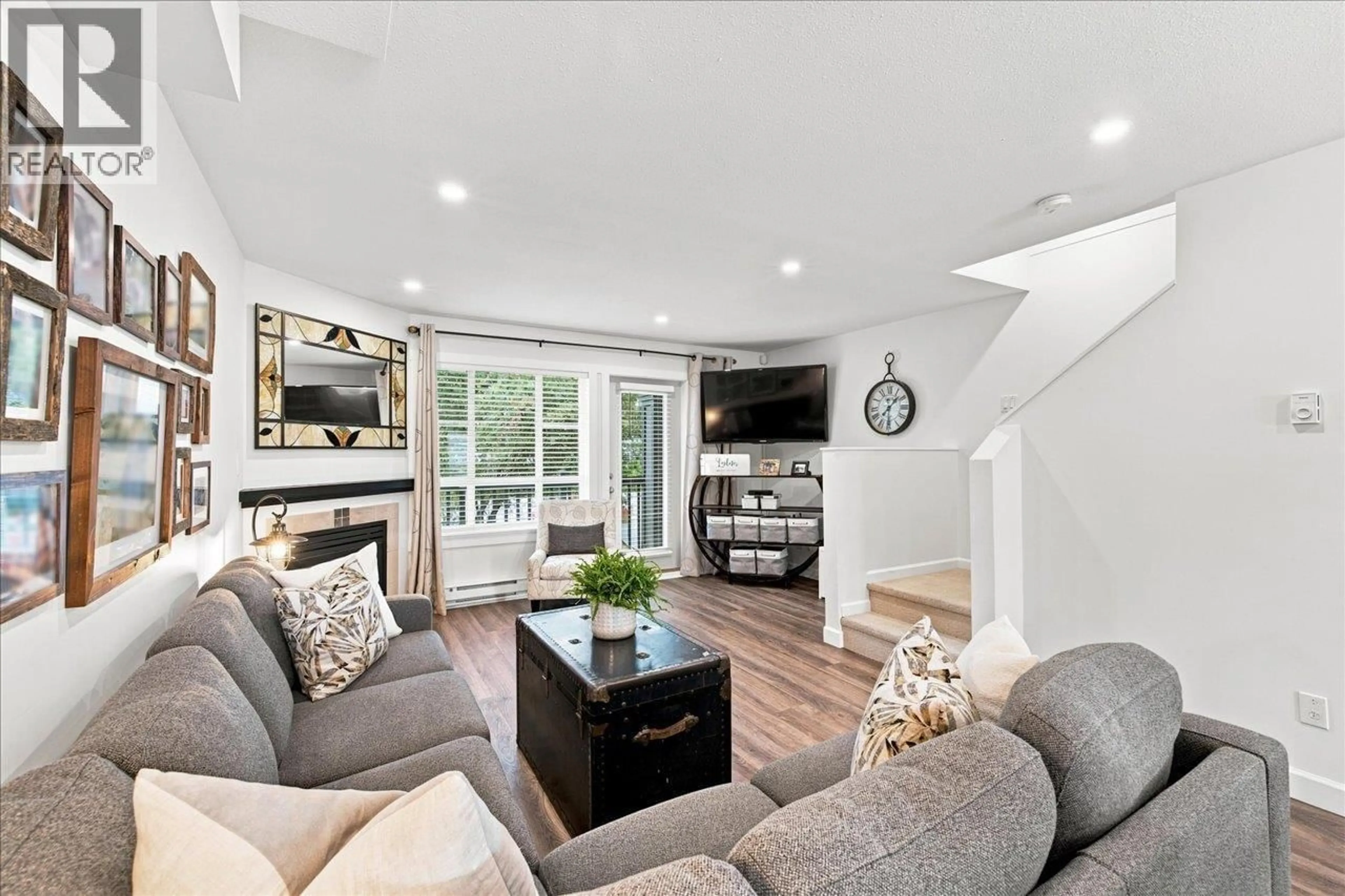 Living room with furniture, unknown for 29 - 4787 57 STREET, Delta British Columbia V4K4C7